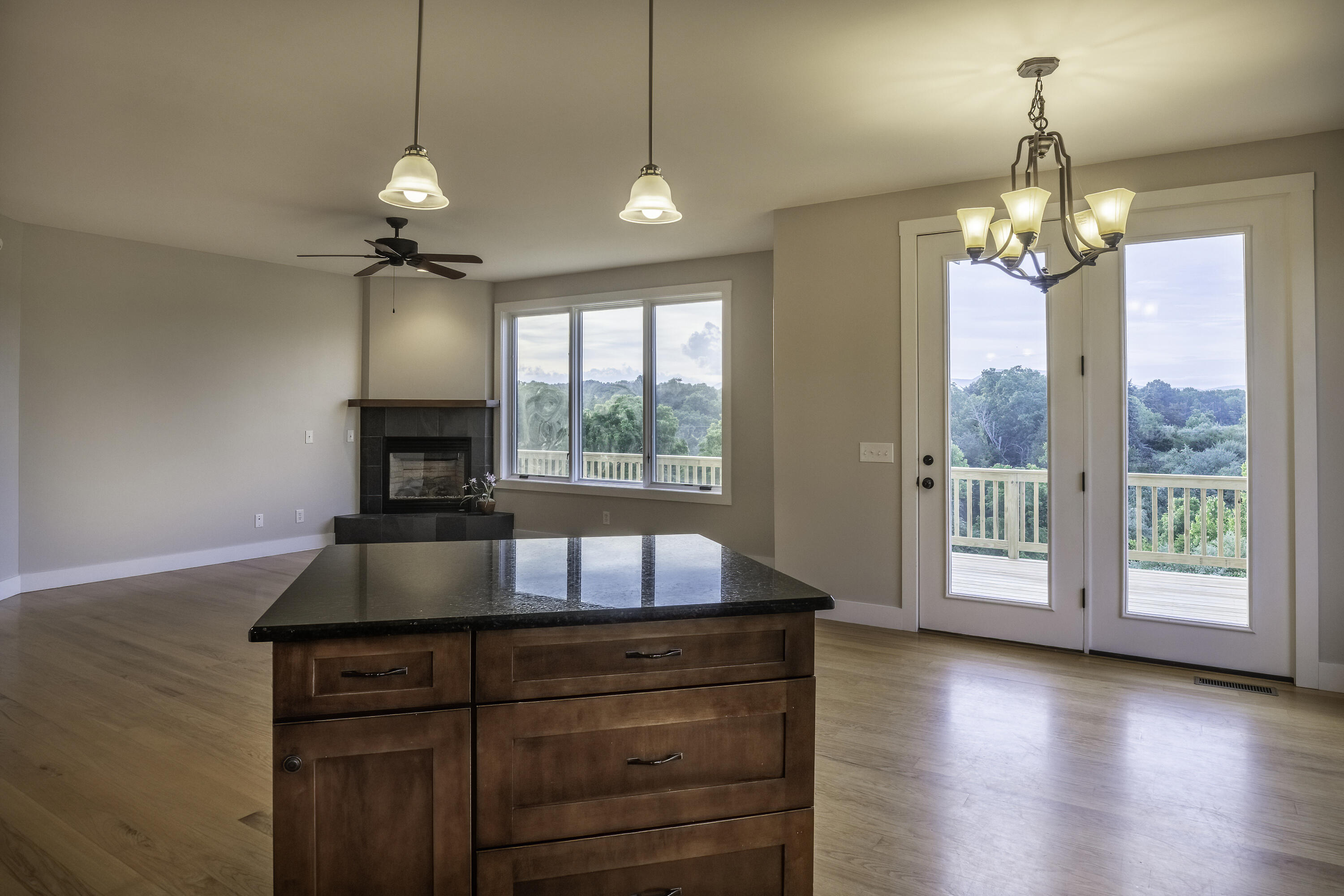 40 Cora Ln