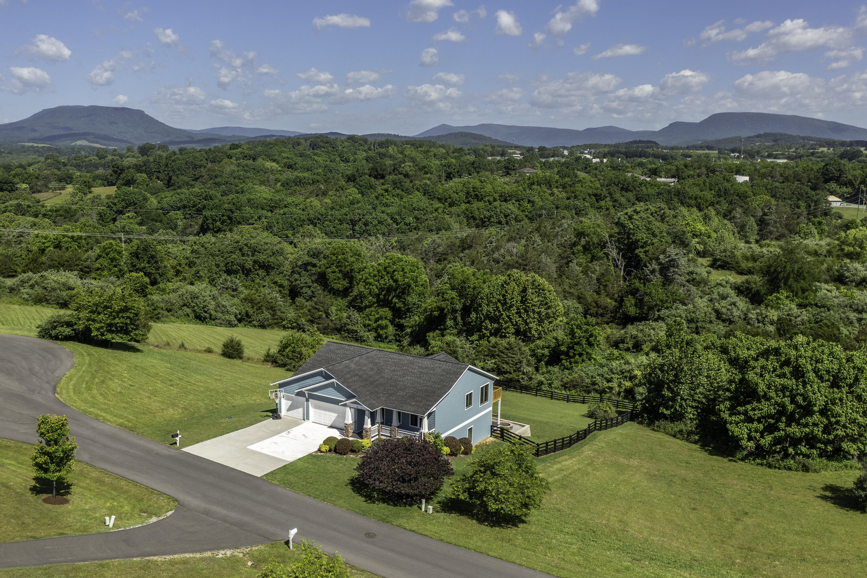 40 Cora Ln