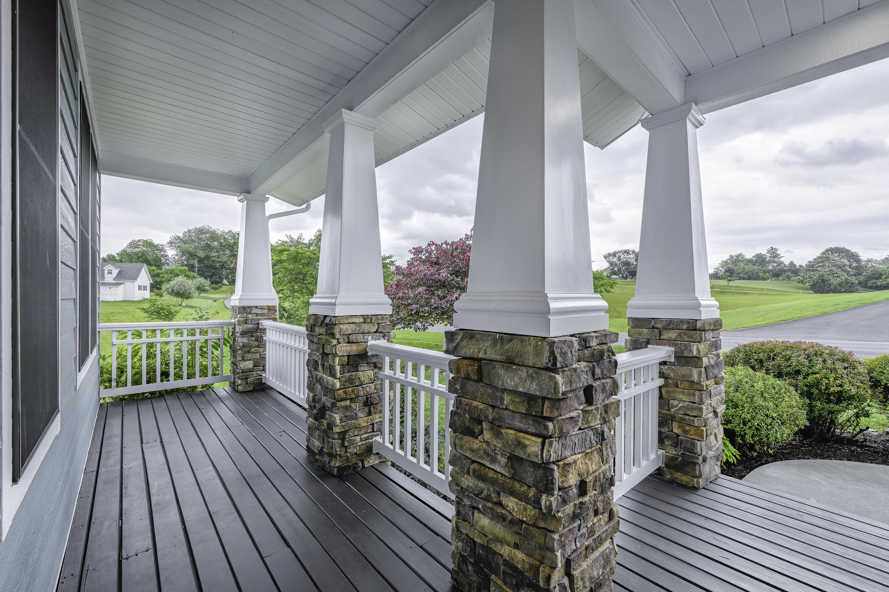 40 Cora Ln