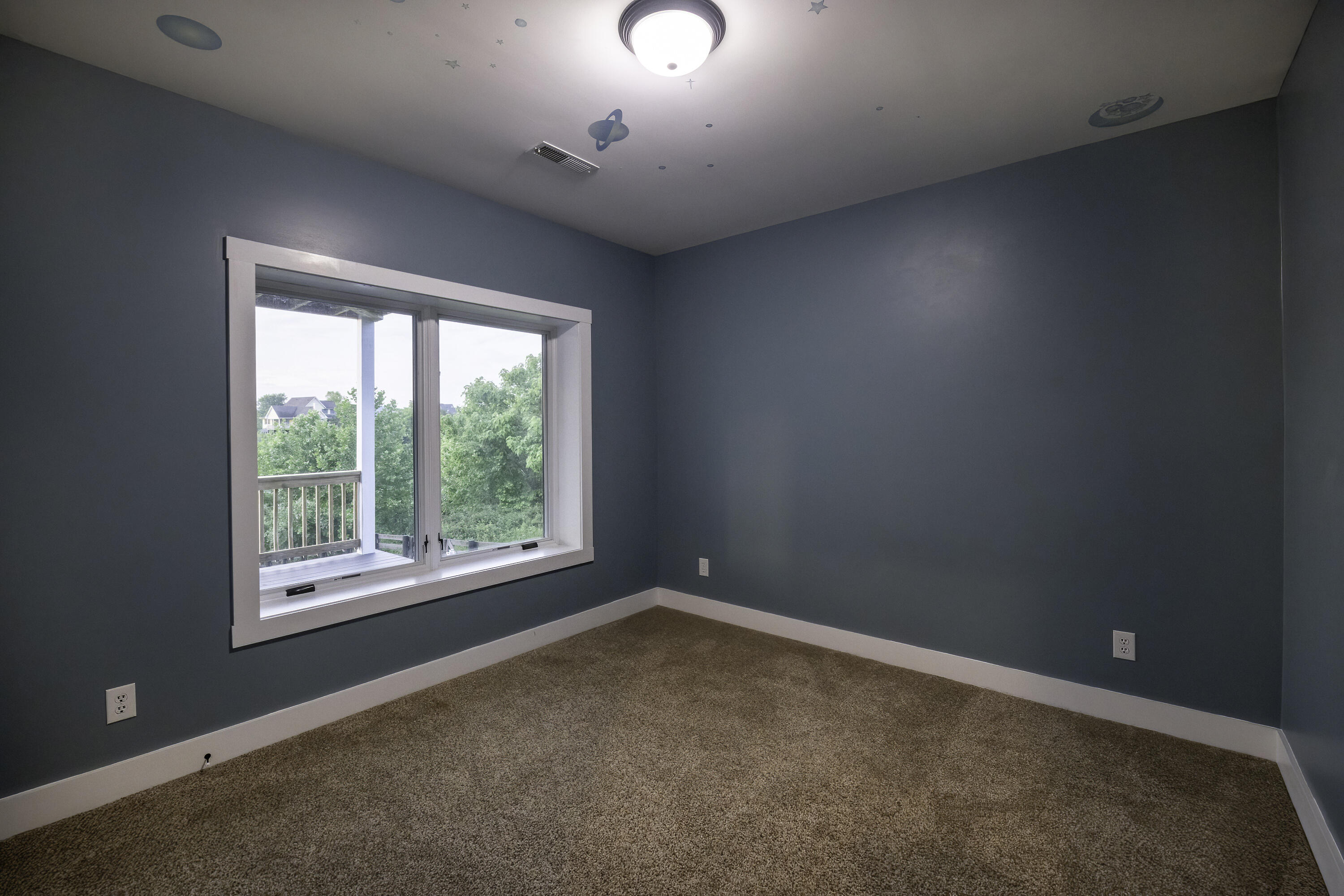 40 Cora Ln