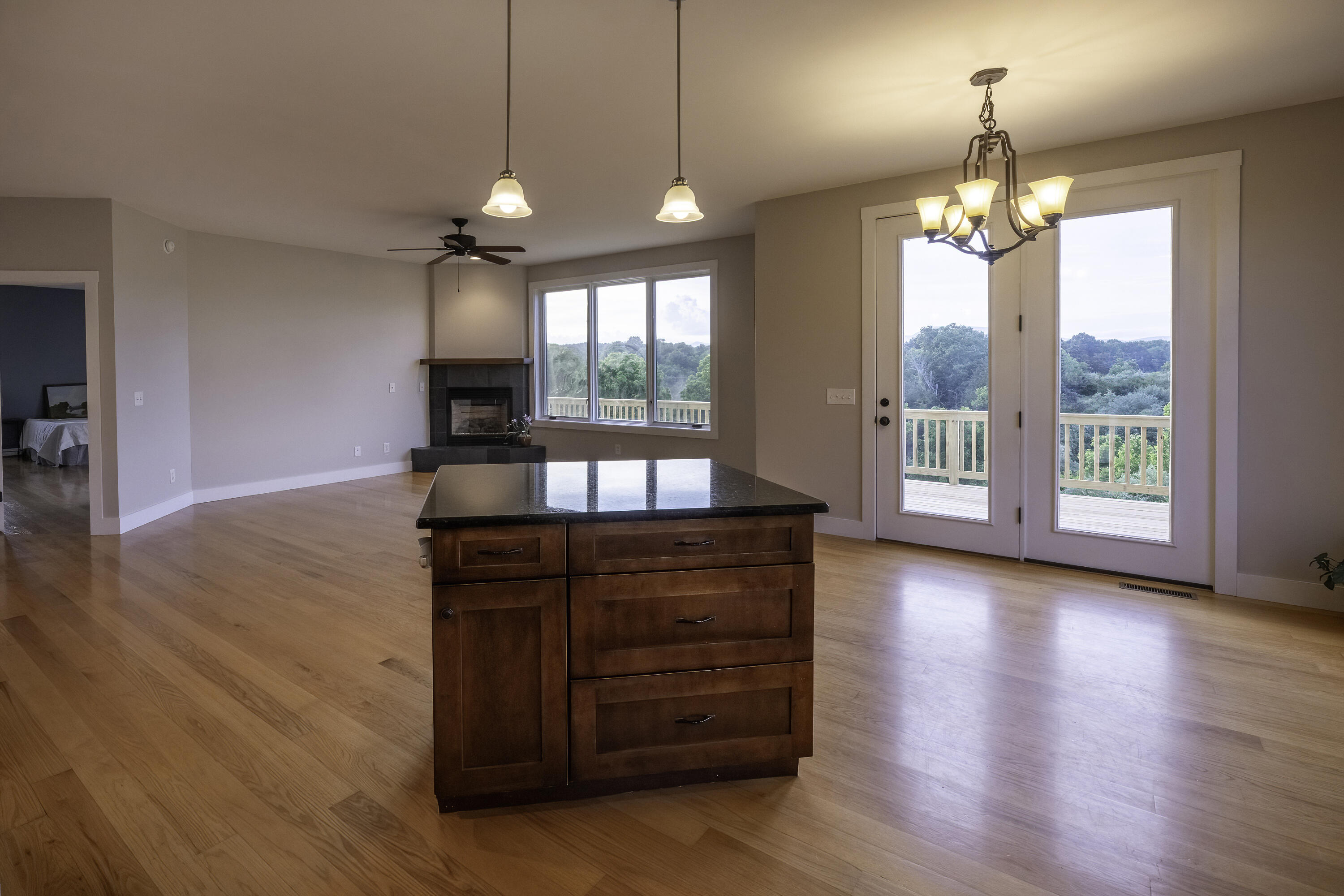 40 Cora Ln