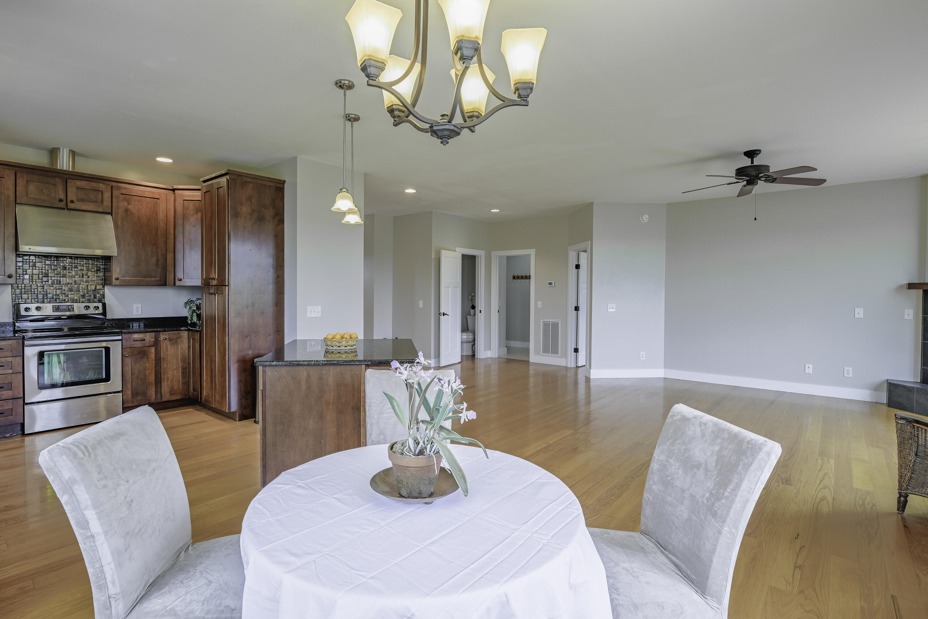 40 Cora Ln