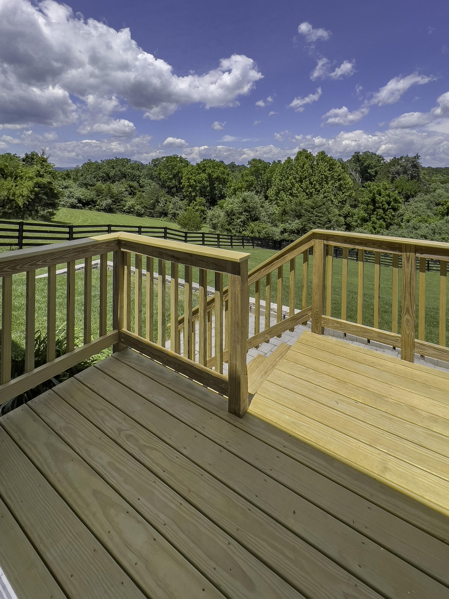 40 Cora Ln