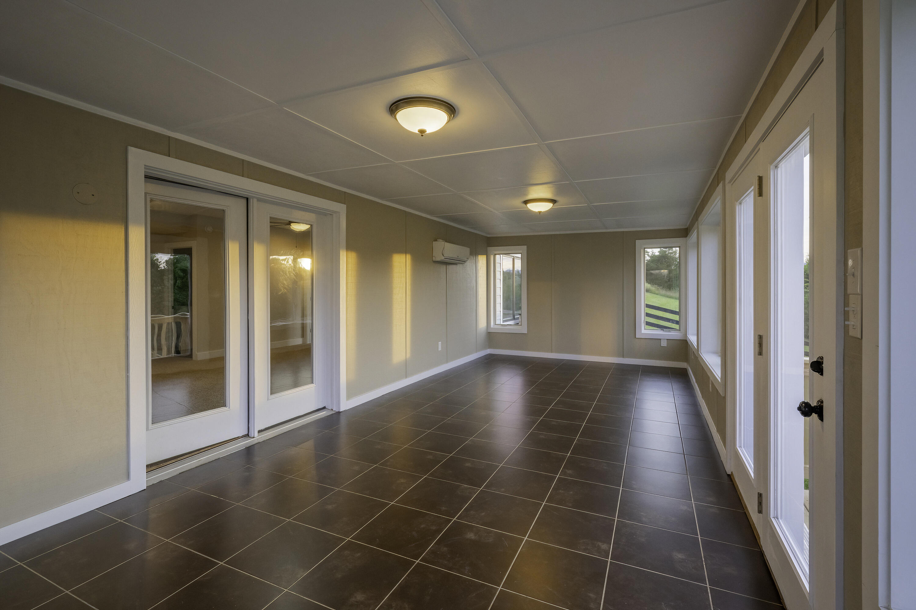 40 Cora Ln
