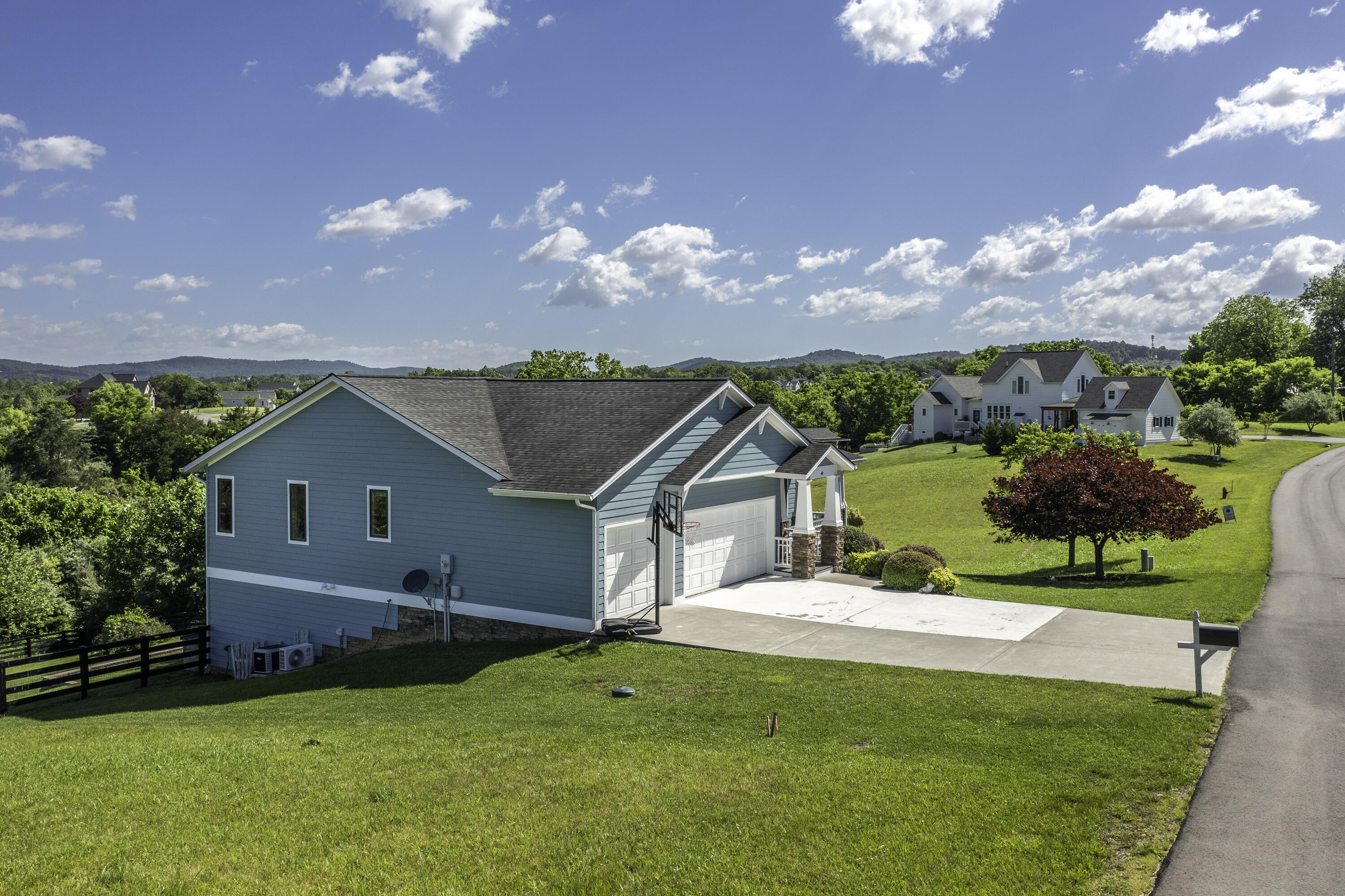 40 Cora Ln