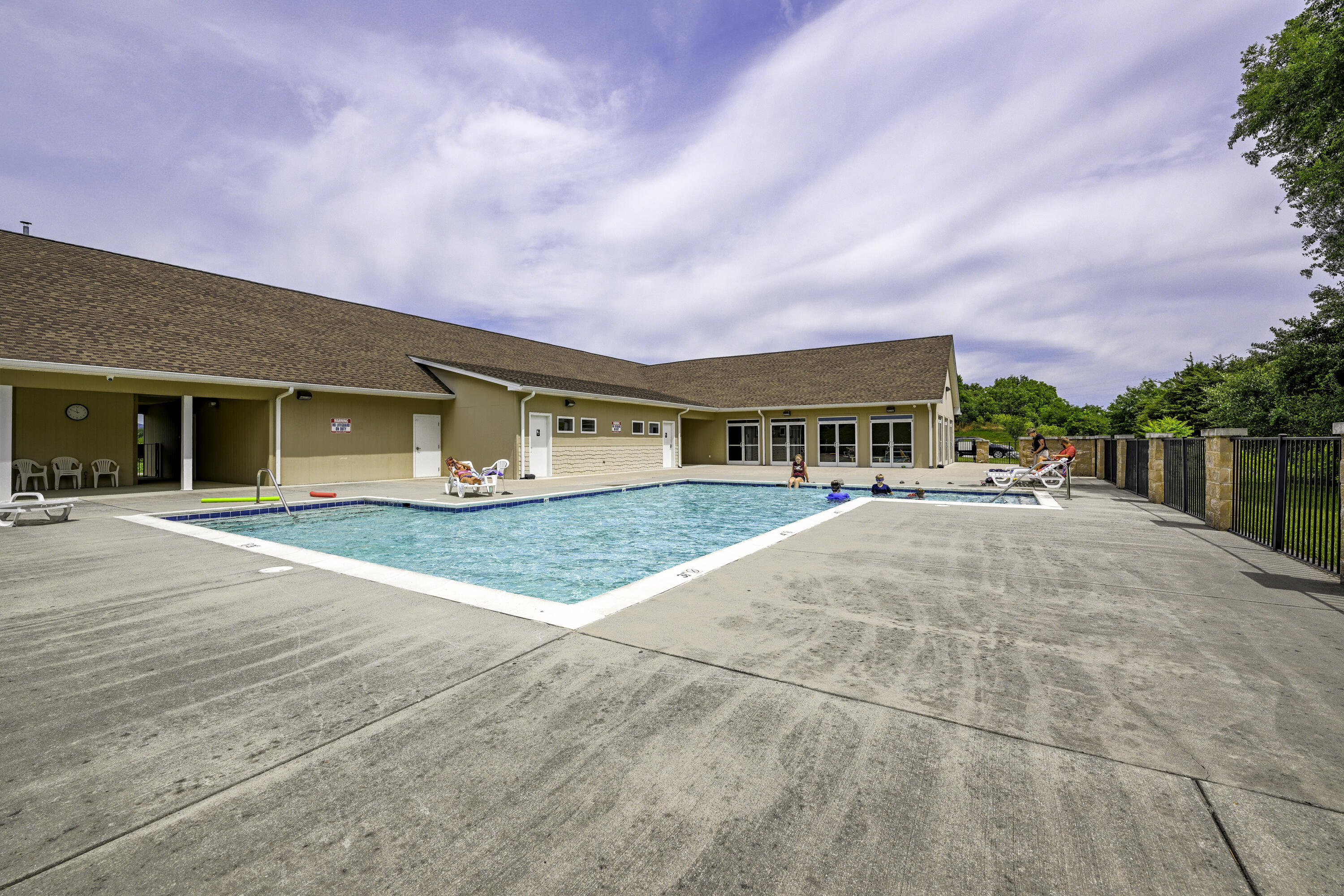 40 Cora Ln