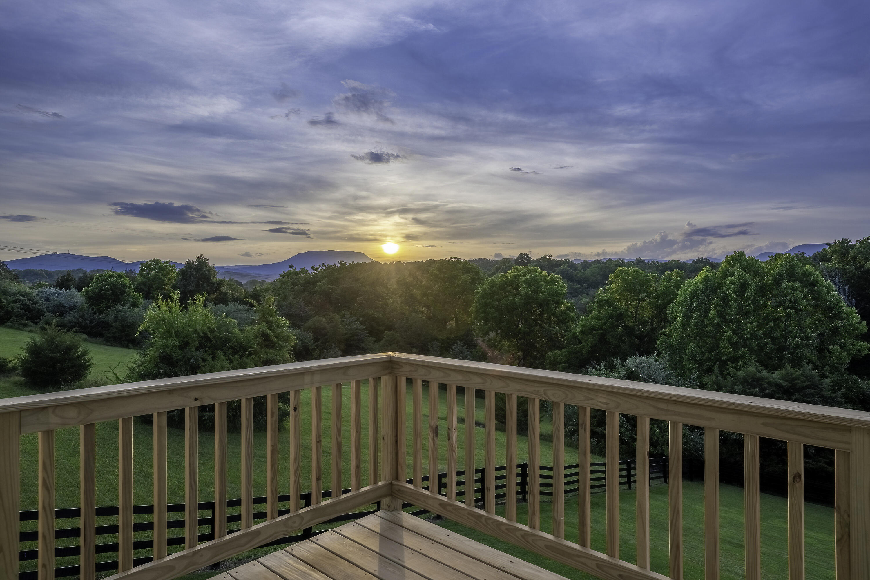 40 Cora Ln