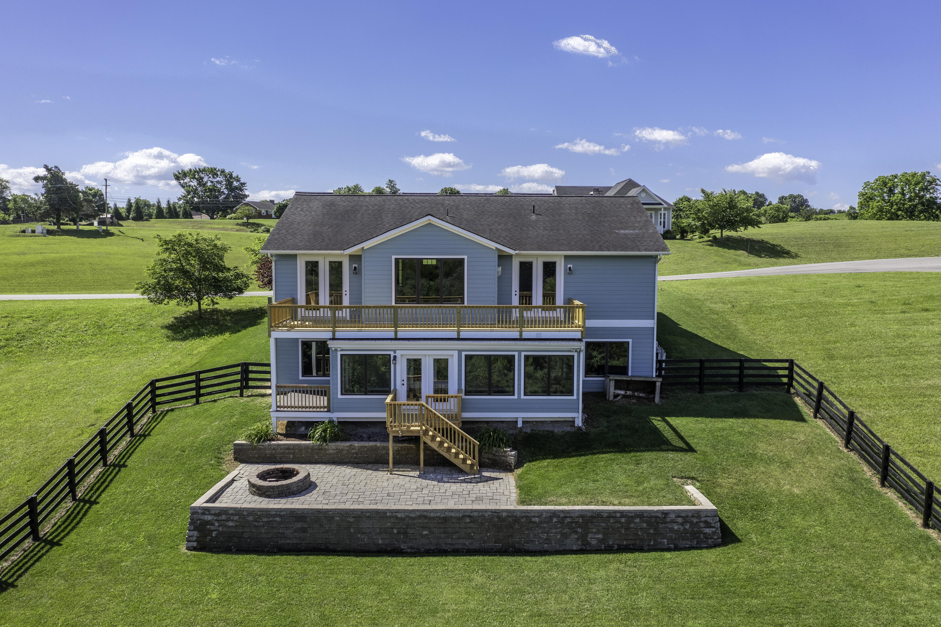 40 Cora Ln