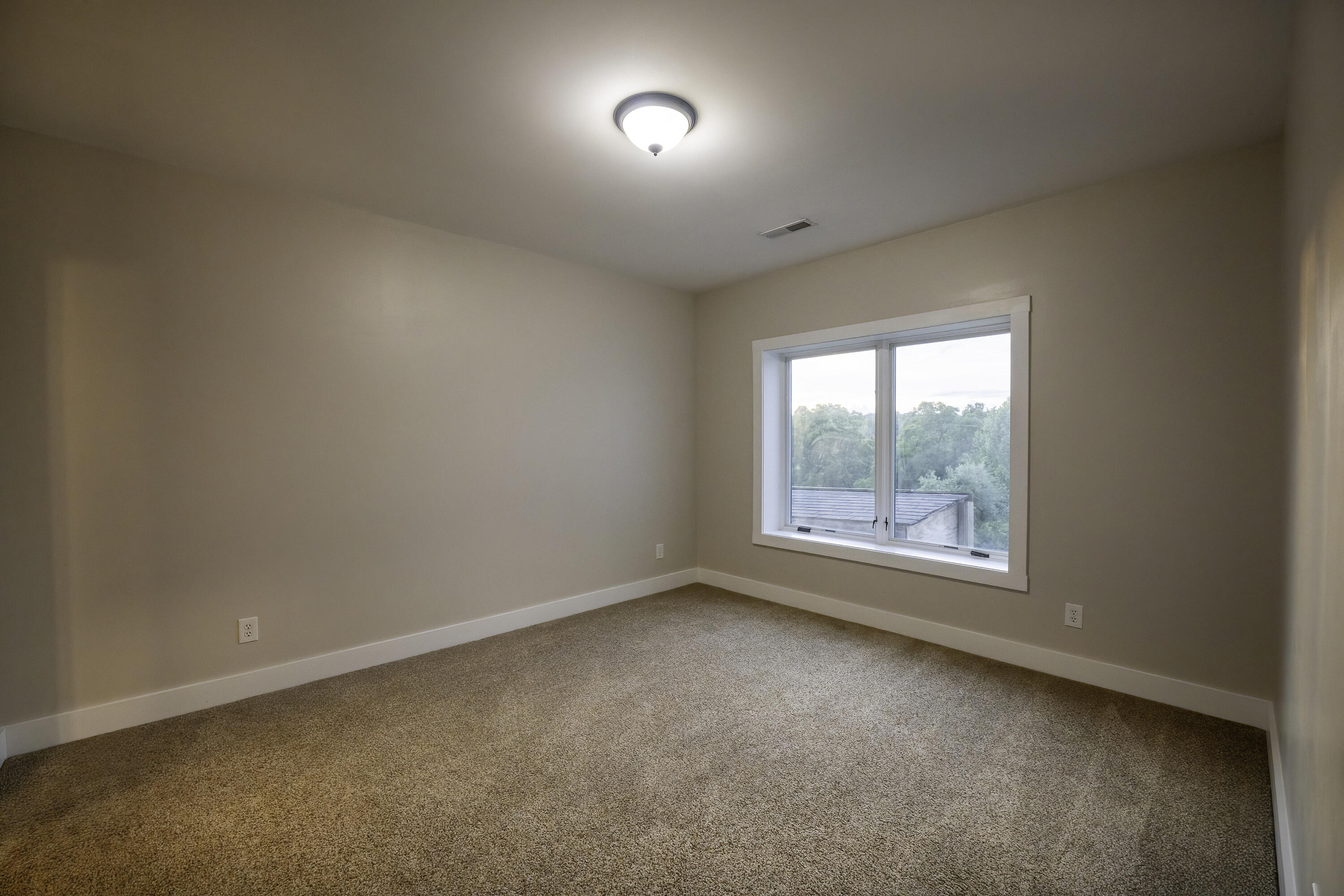 40 Cora Ln