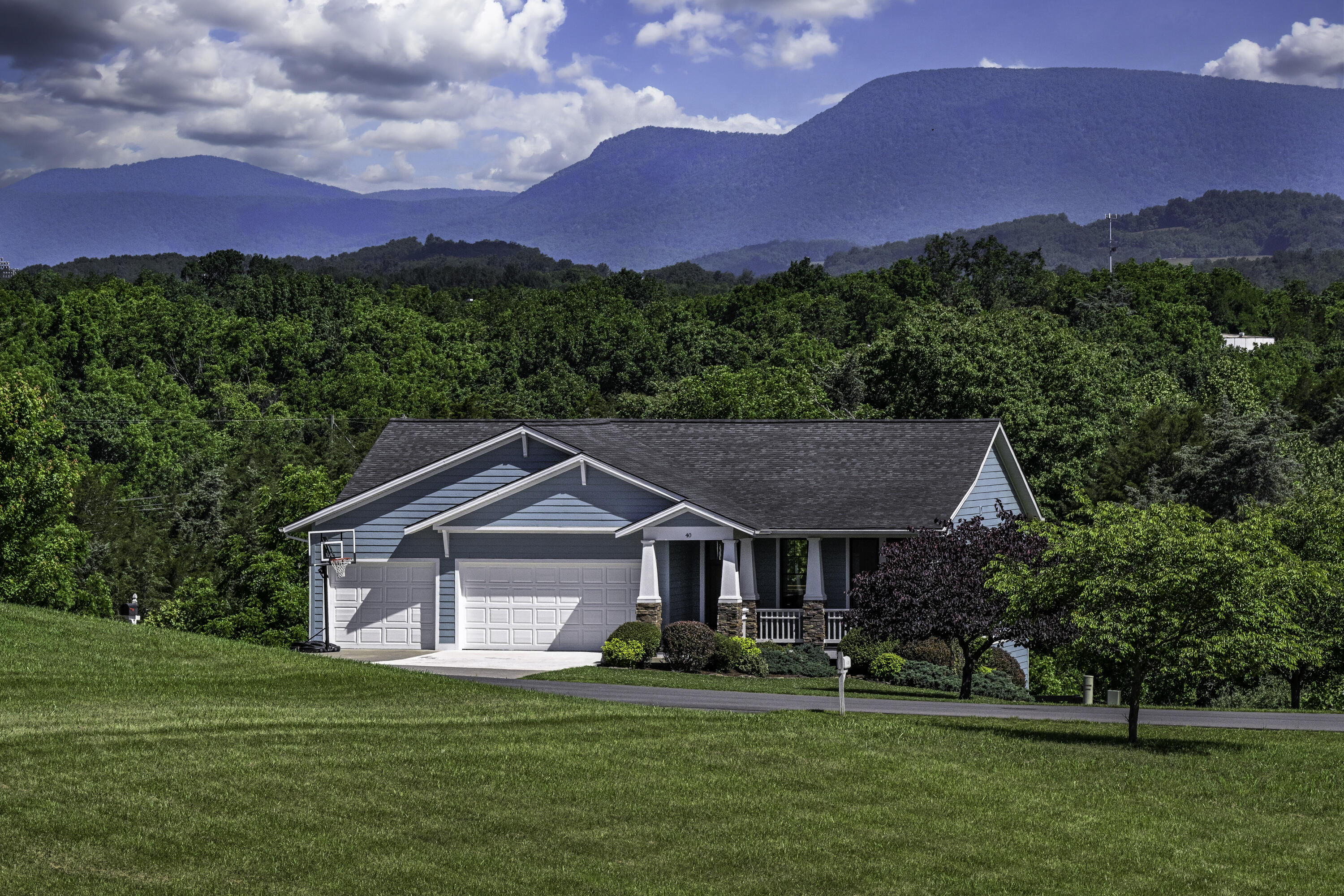 40 Cora Ln