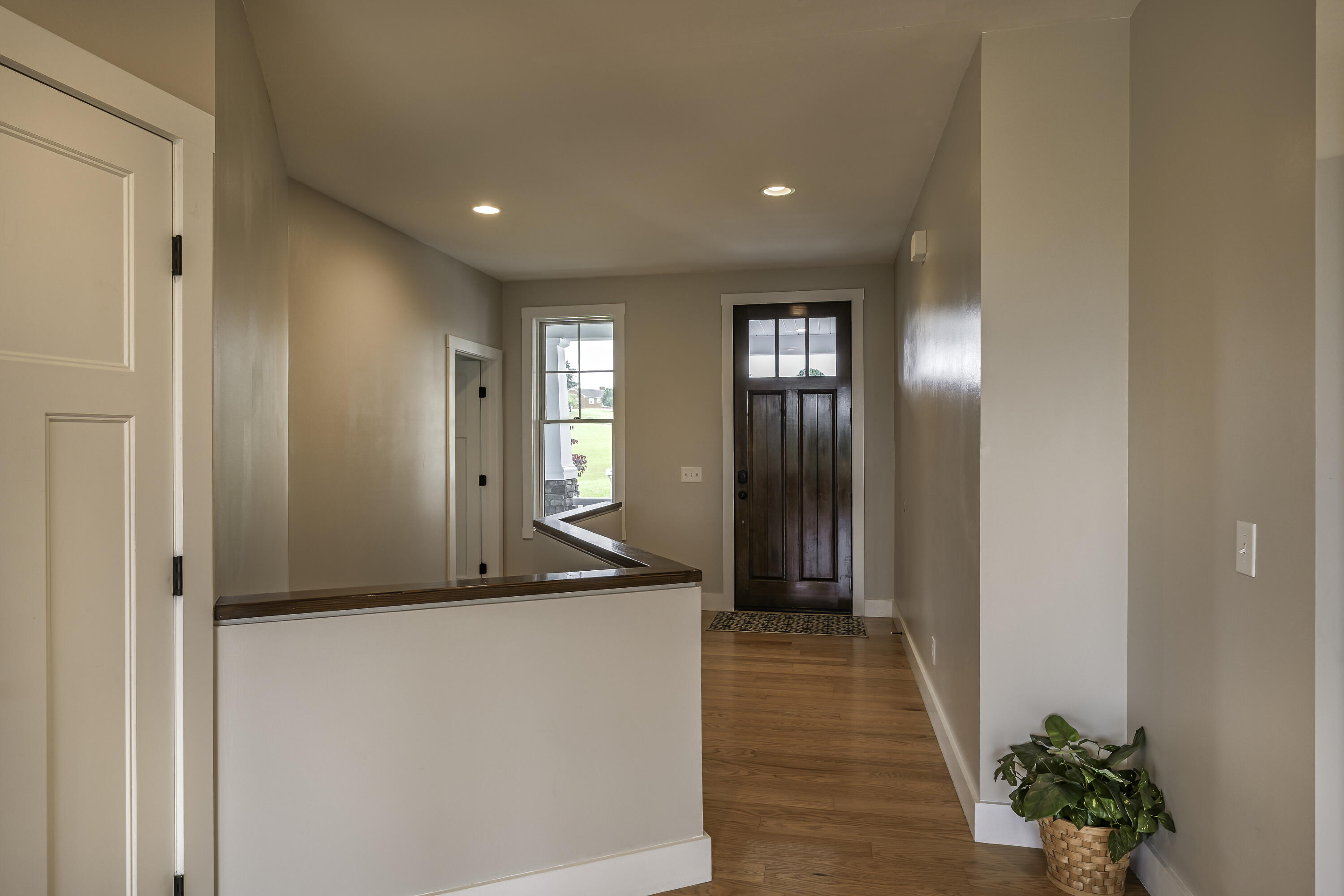 40 Cora Ln