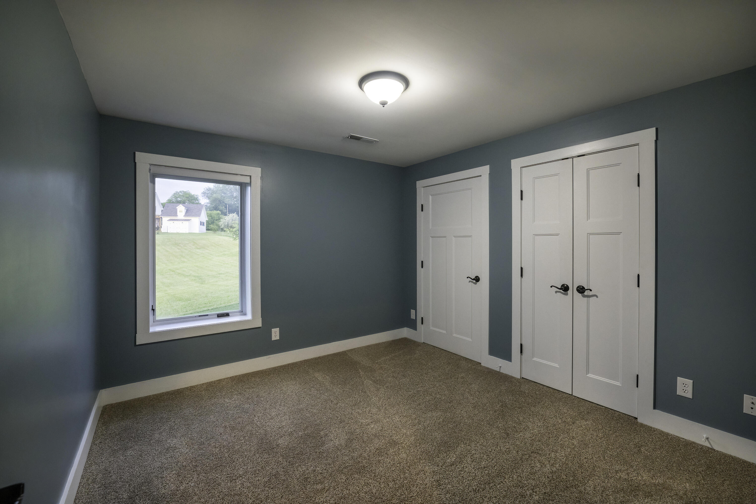40 Cora Ln