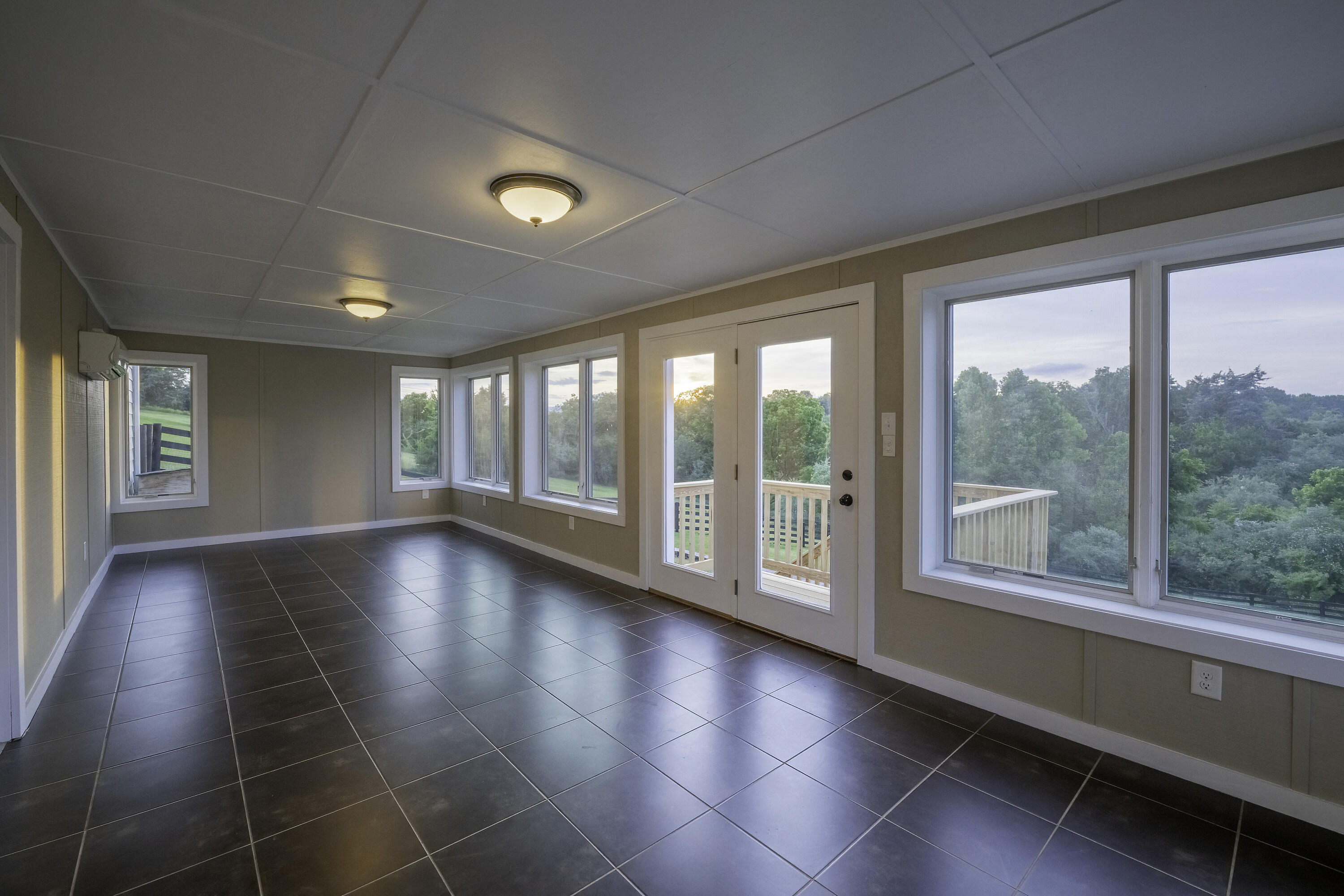 40 Cora Ln