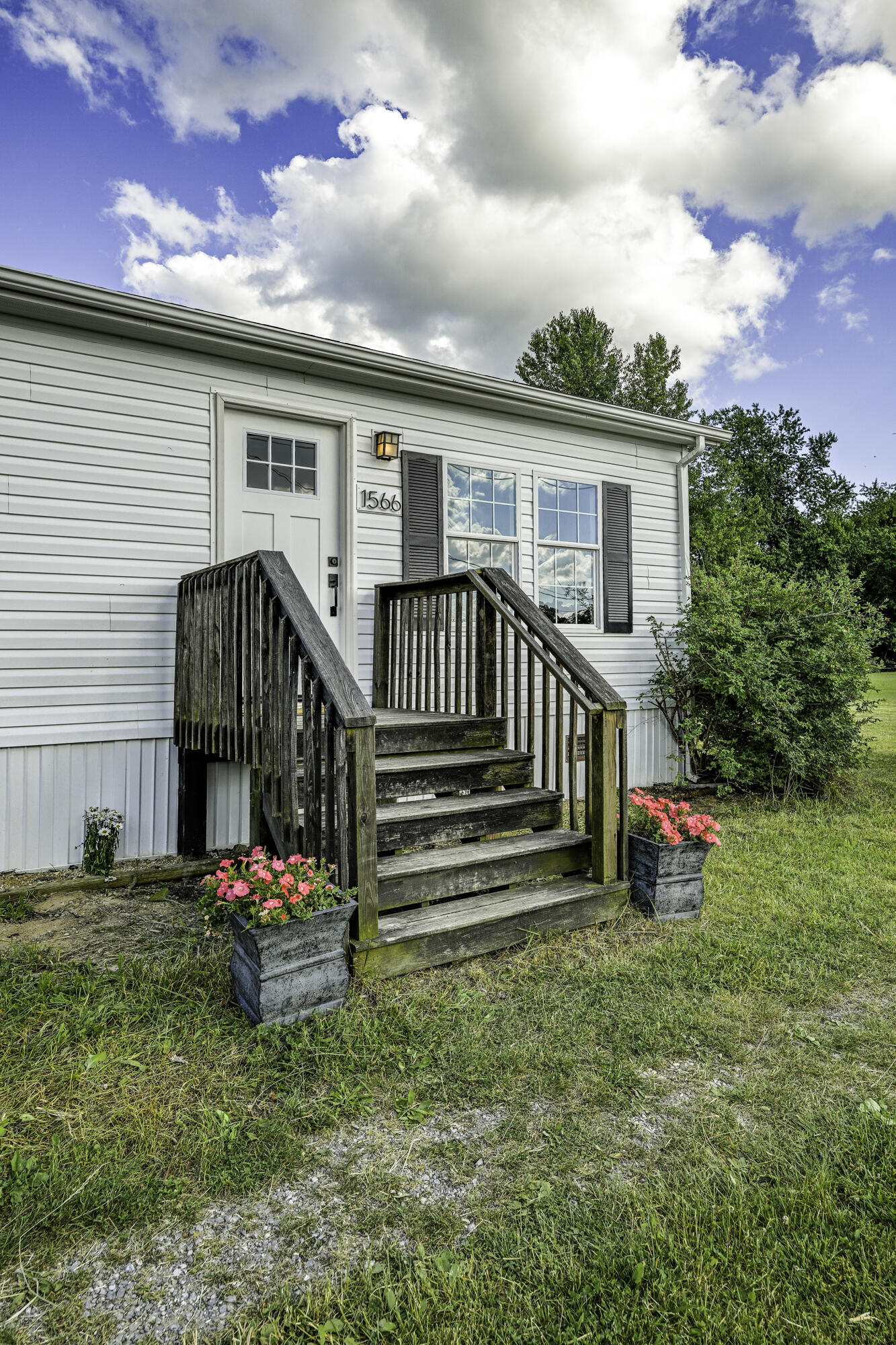1550 Ridge Rd