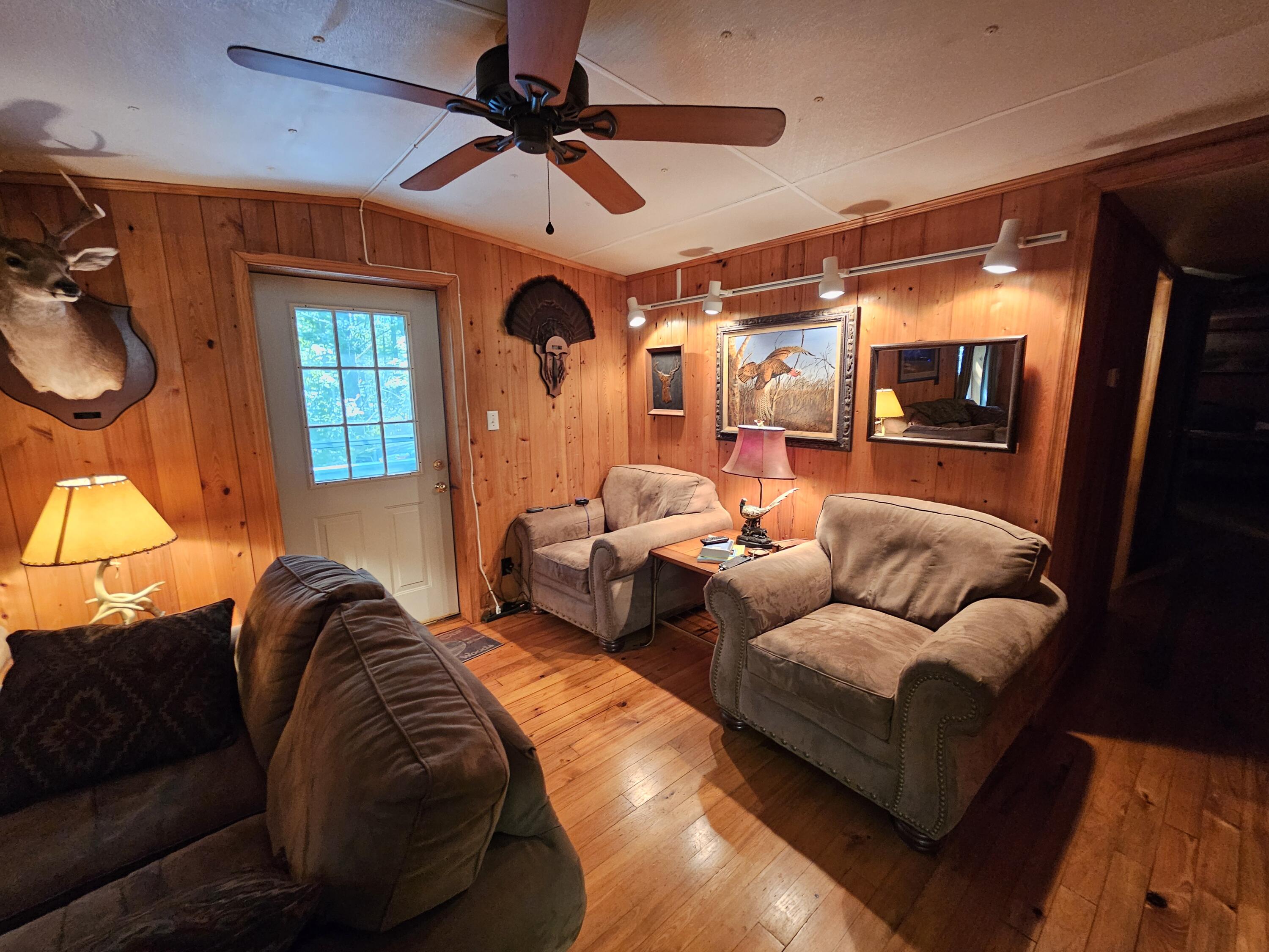 557 Texas Ln