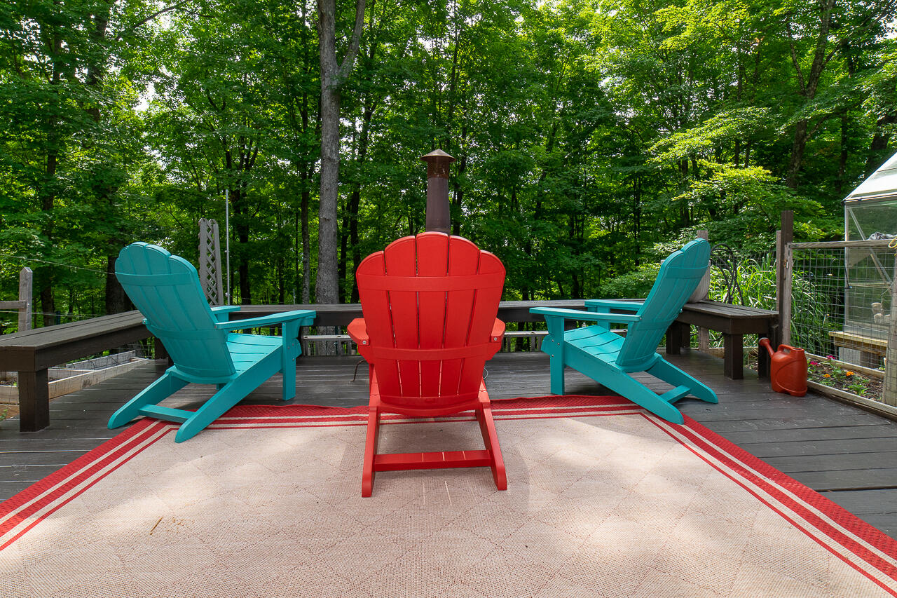 70 Mountain Song Ln