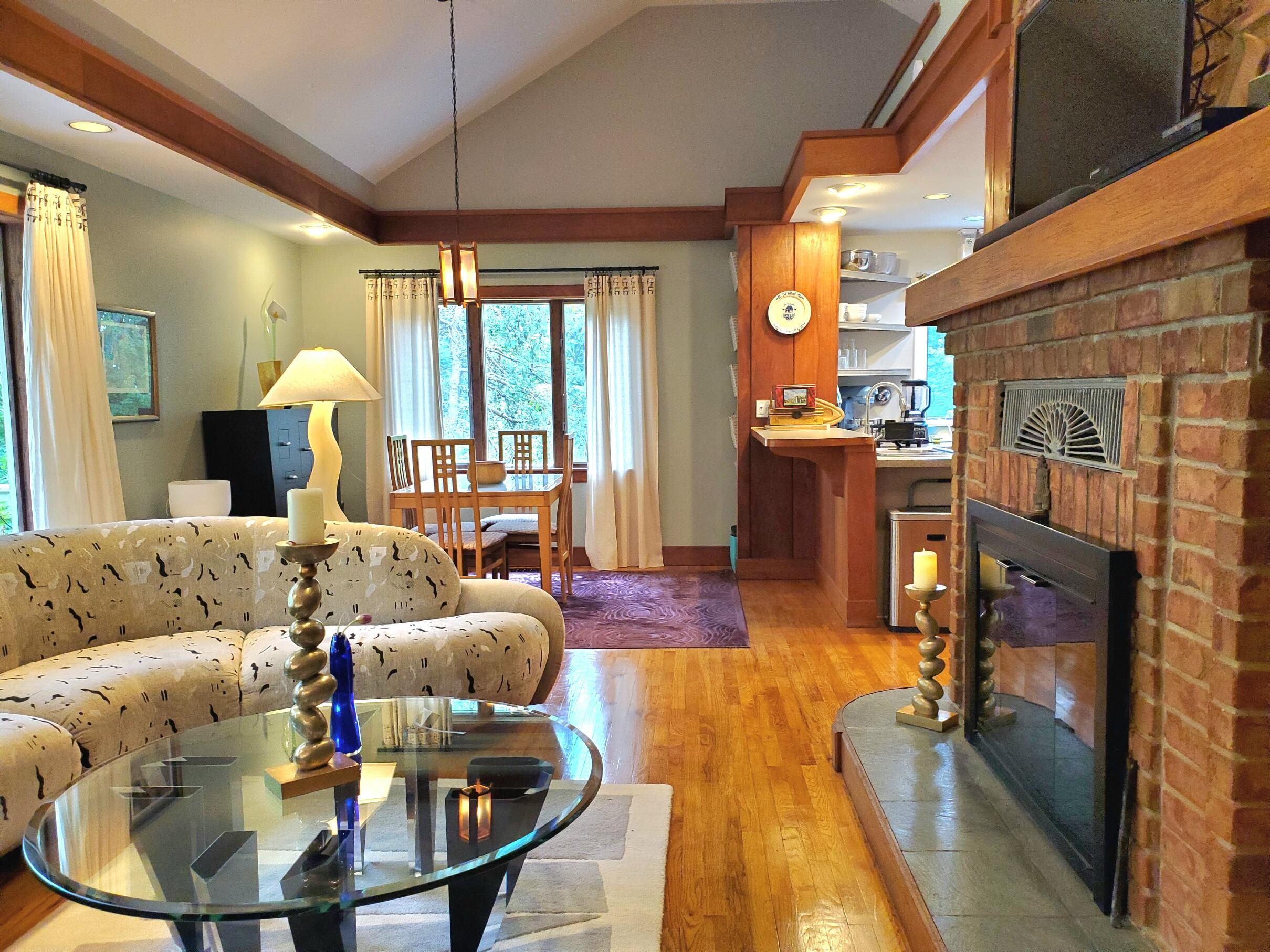 70 Mountain Song Ln