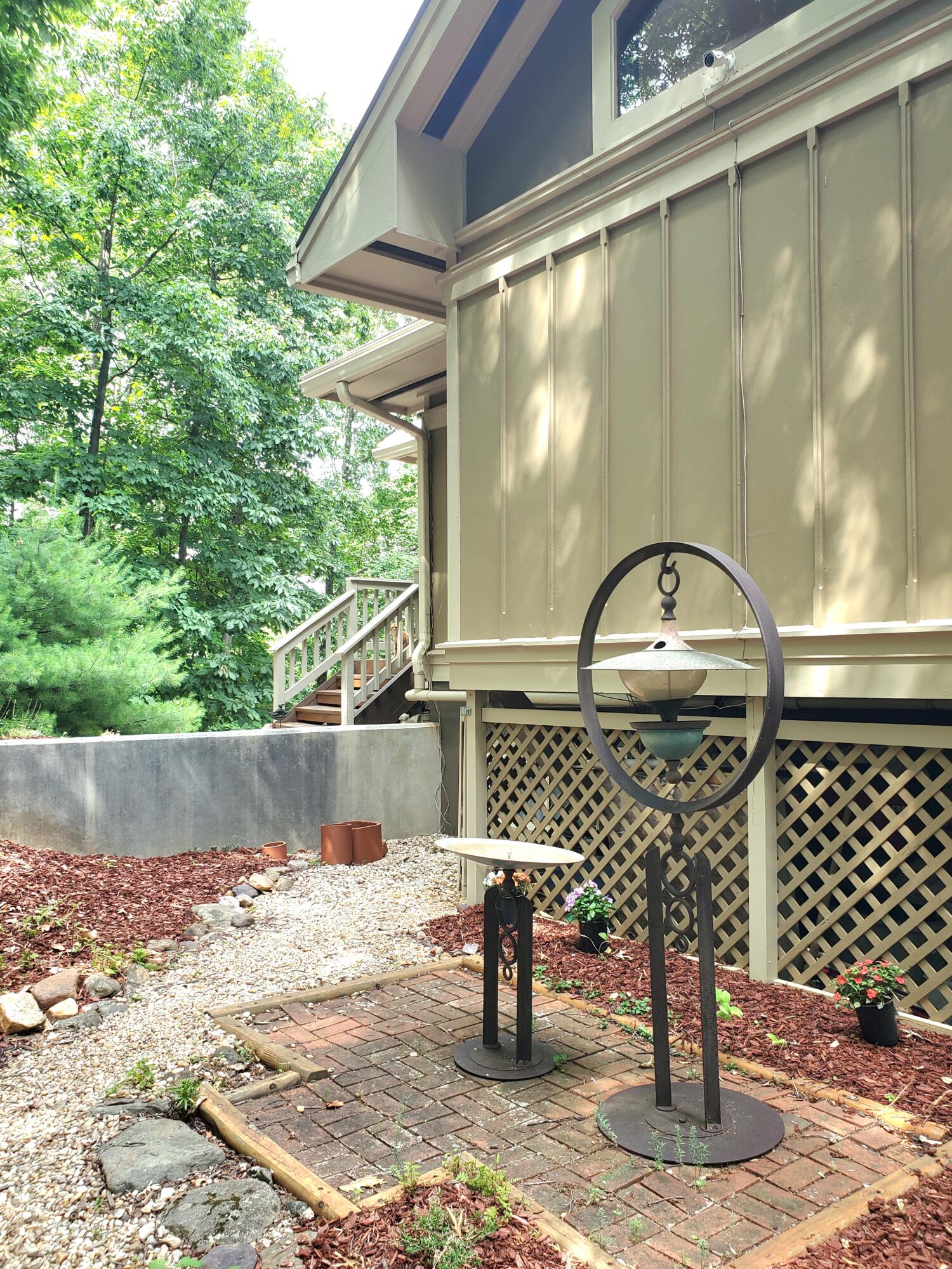 70 Mountain Song Ln