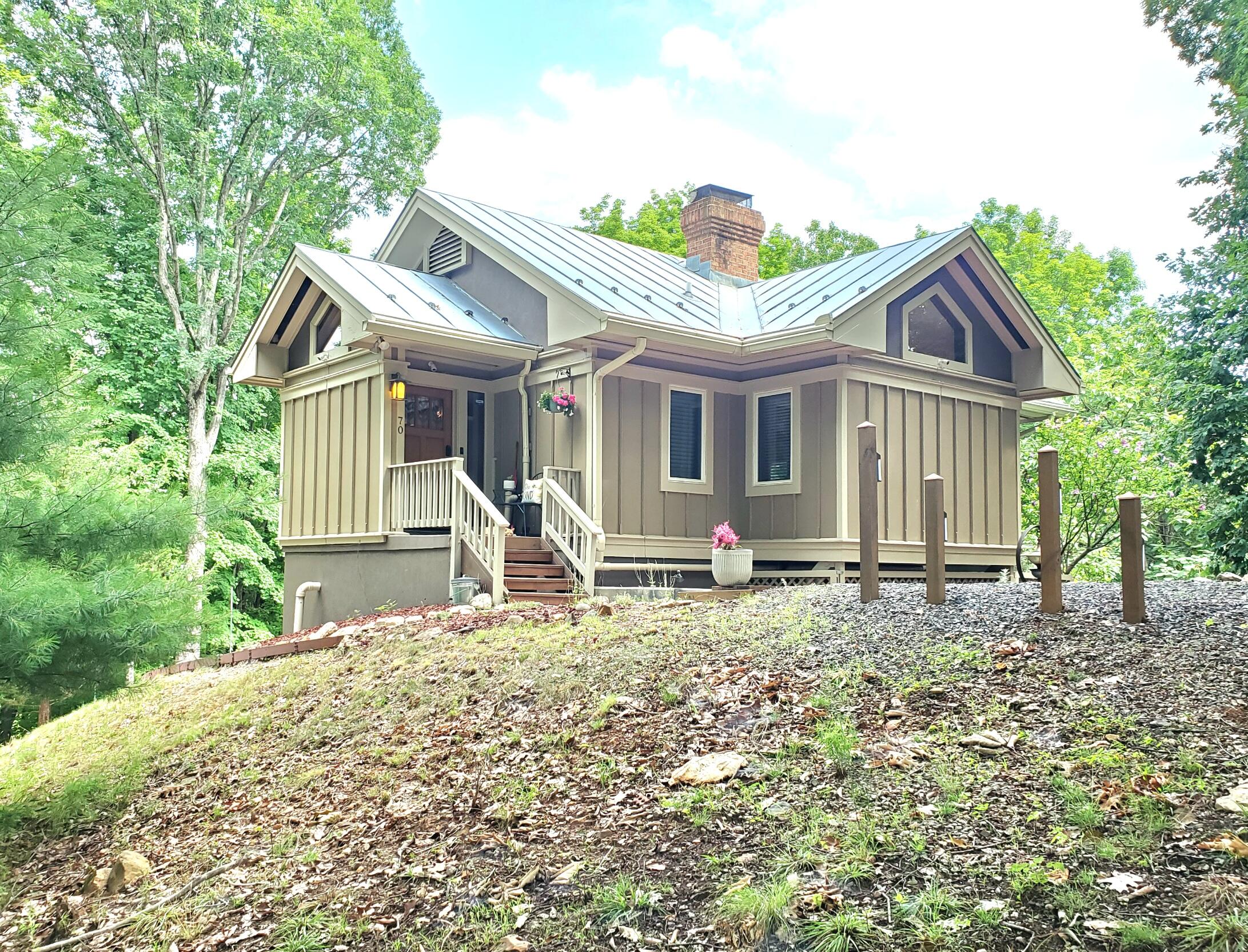 70 Mountain Song Ln
