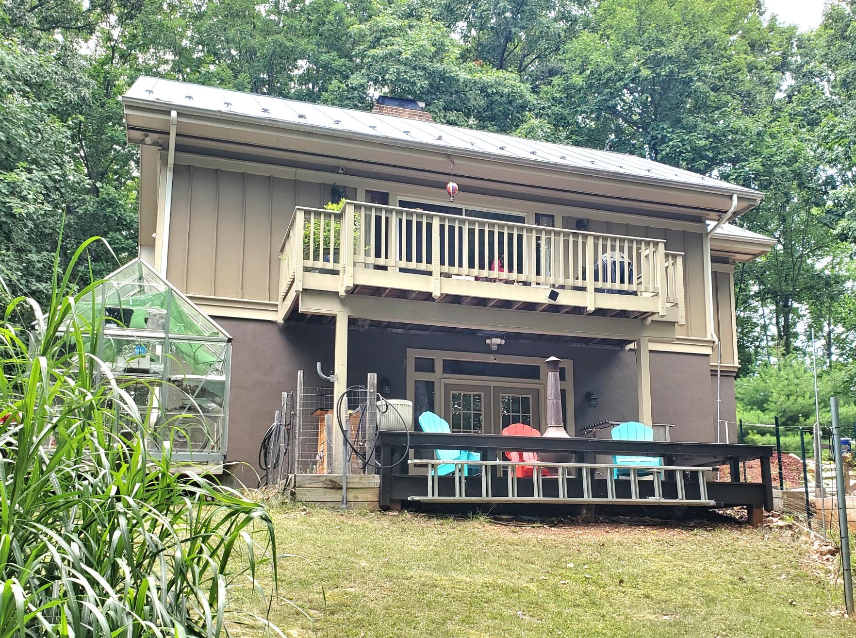 70 Mountain Song Ln