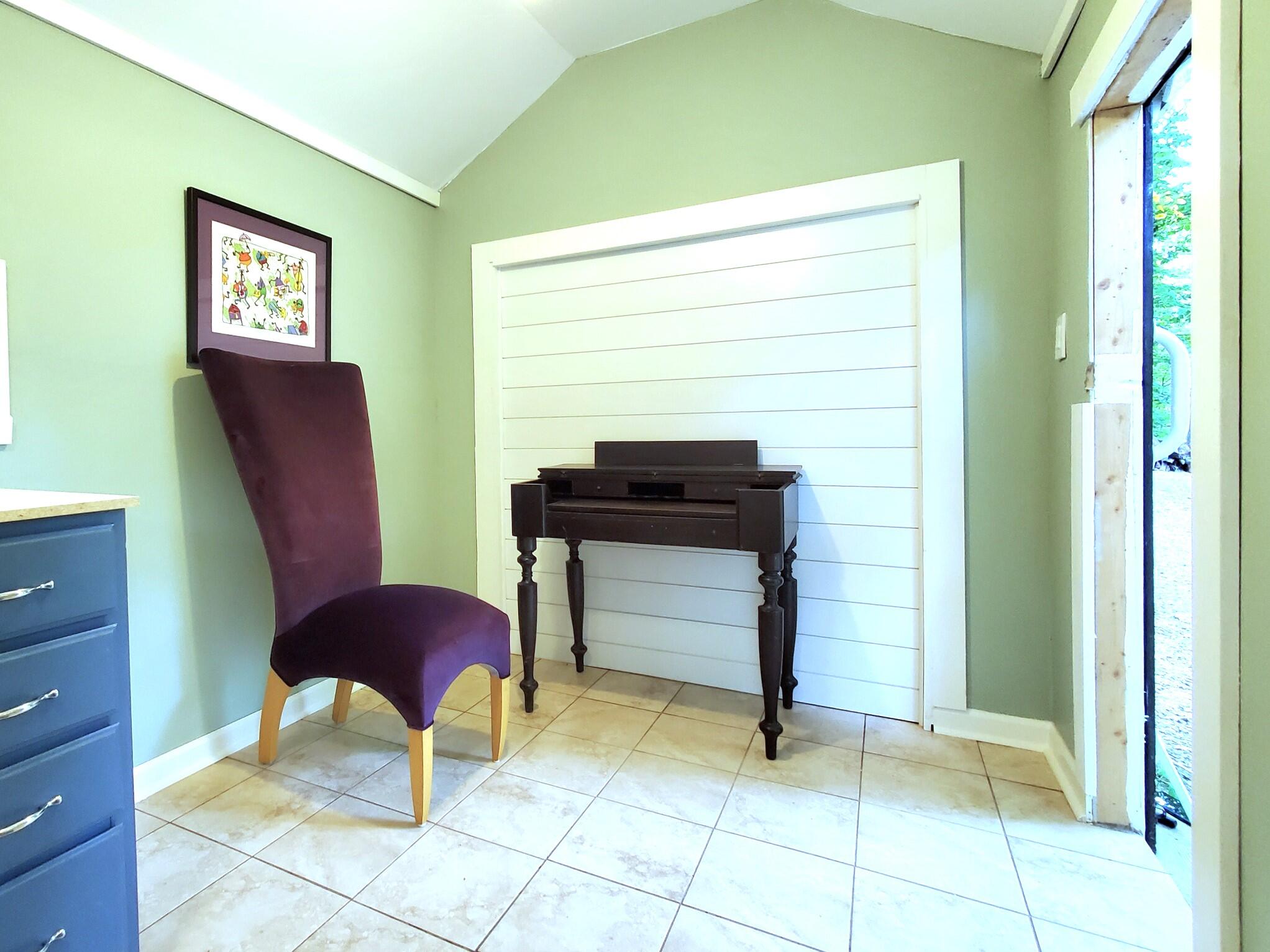 70 Mountain Song Ln
