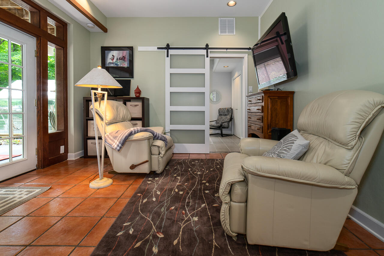 70 Mountain Song Ln