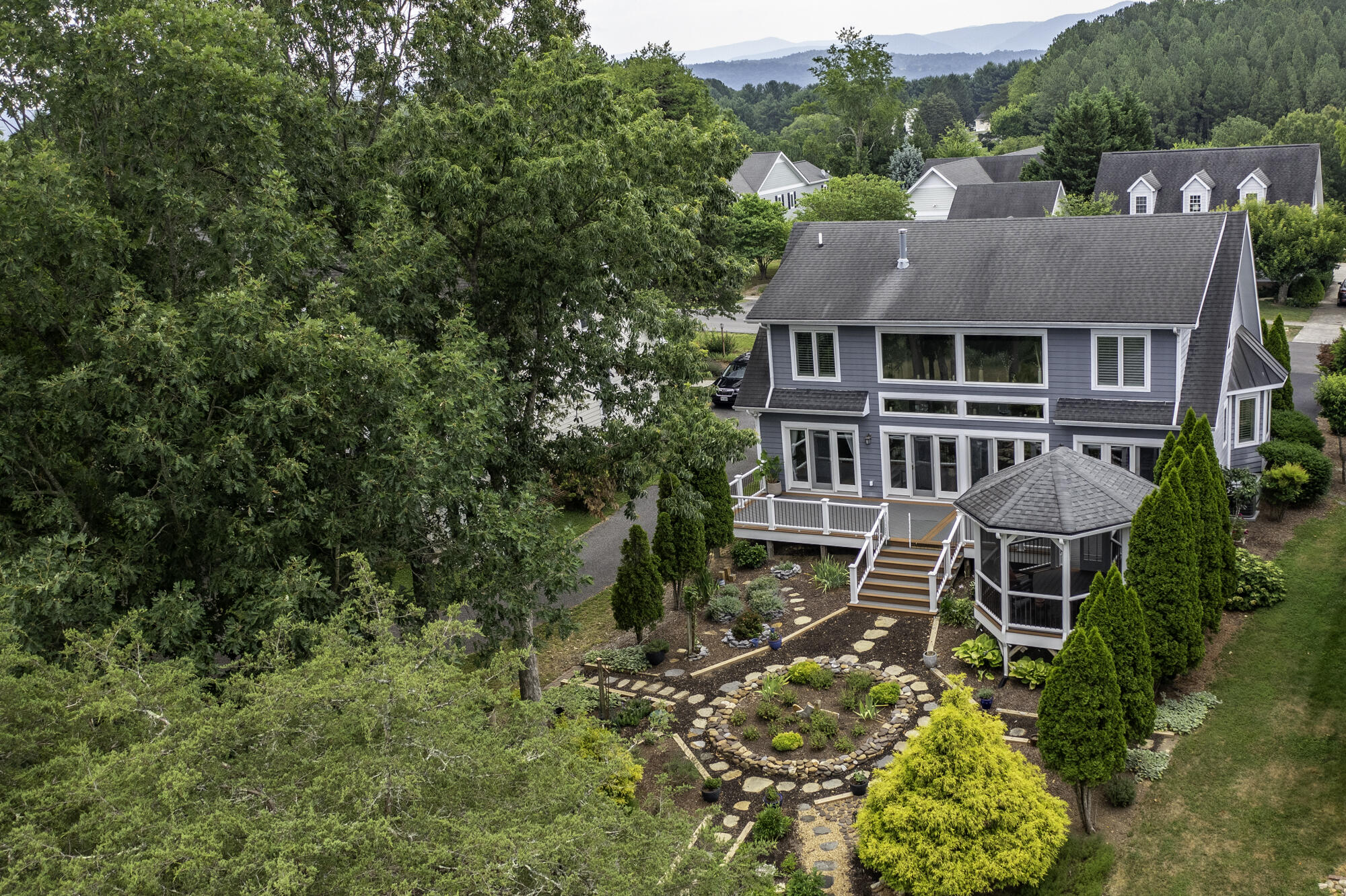 89 Woodridge Ln