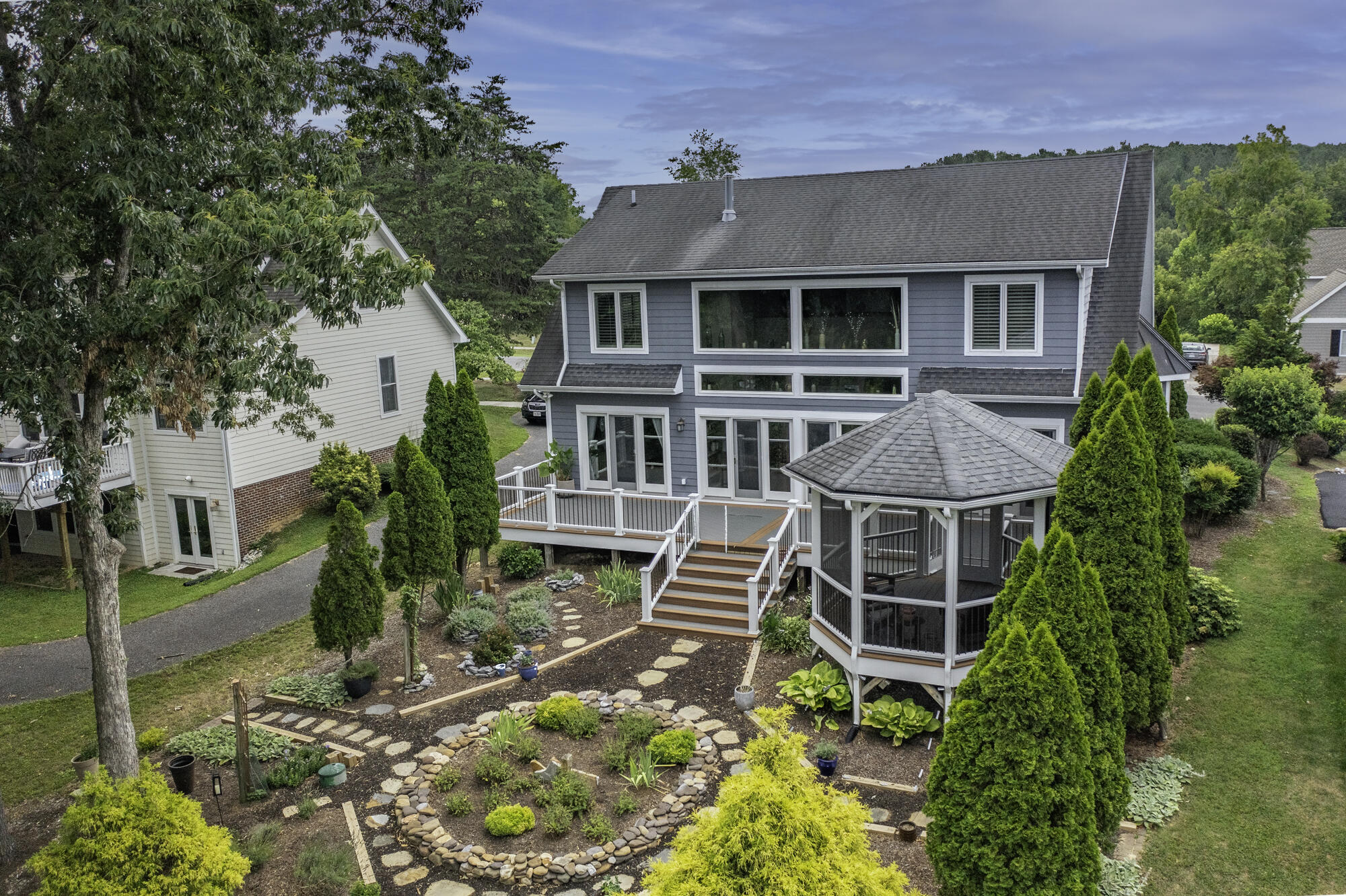 89 Woodridge Ln