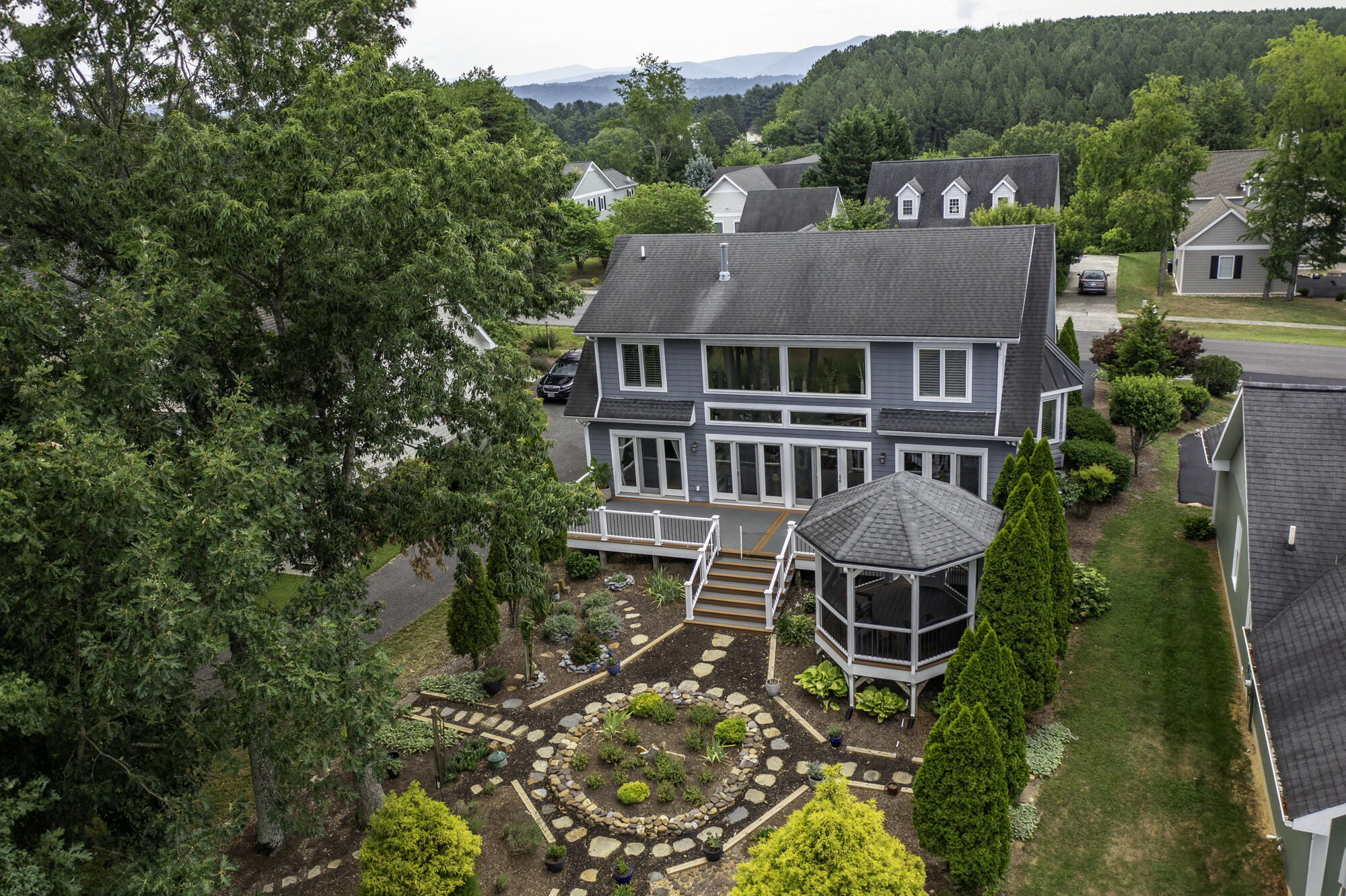 89 Woodridge Ln