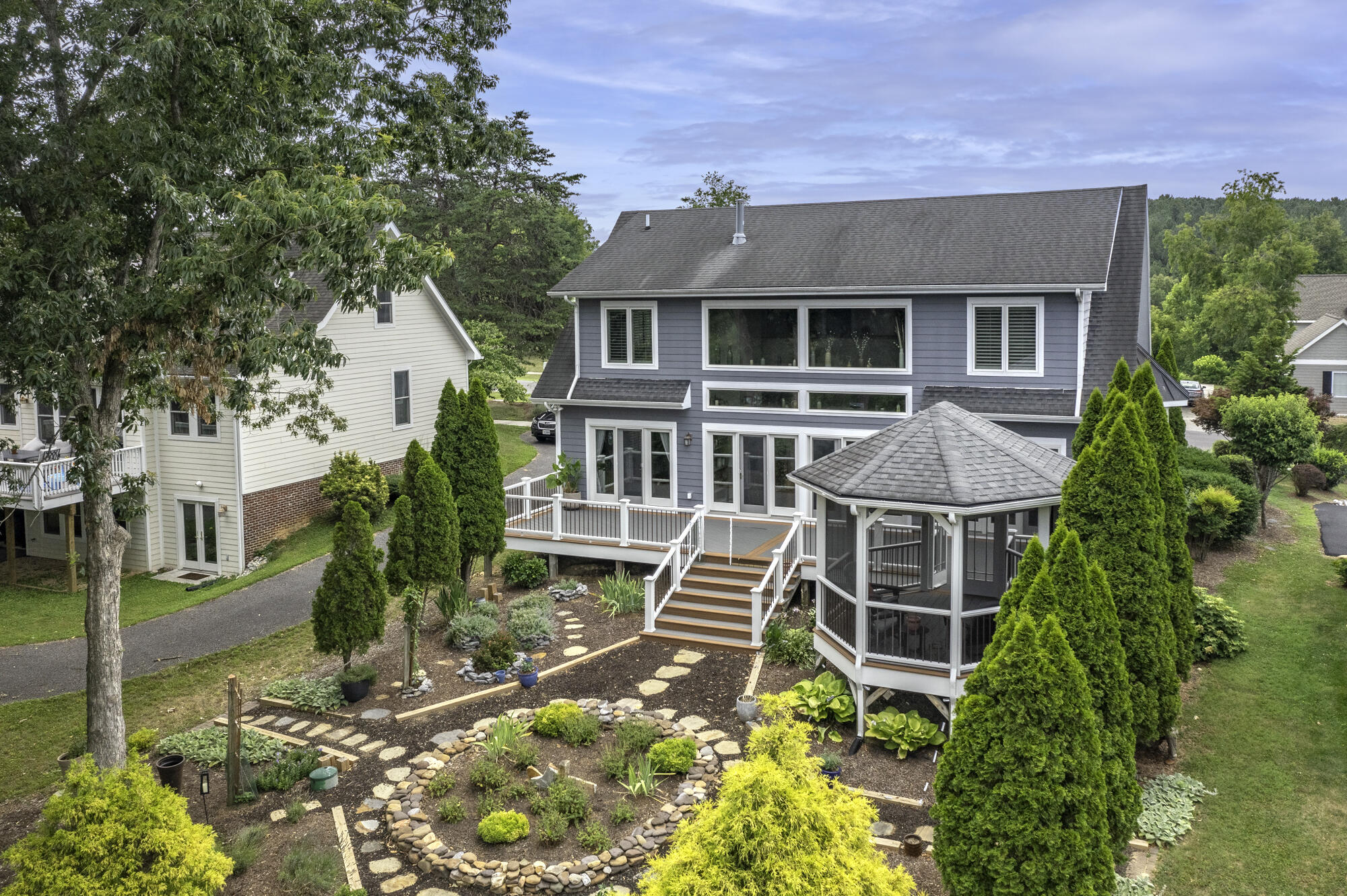 89 Woodridge Ln