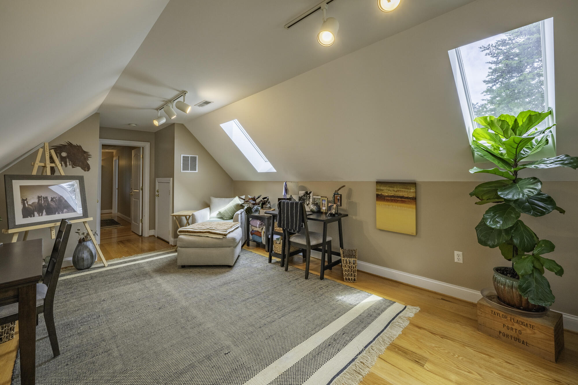 89 Woodridge Ln