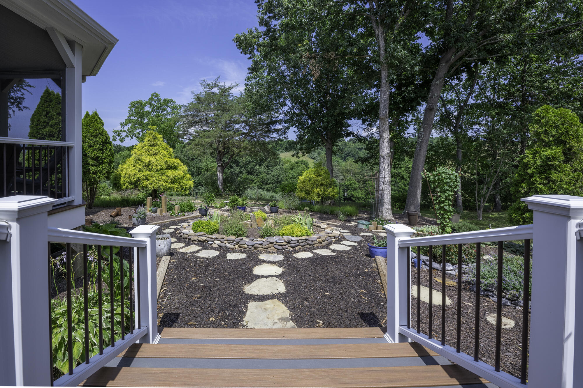 89 Woodridge Ln