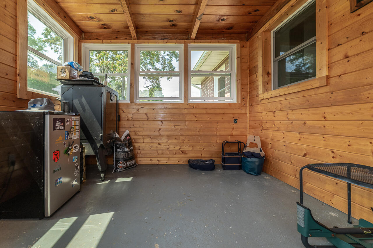 89 Claytor Ln