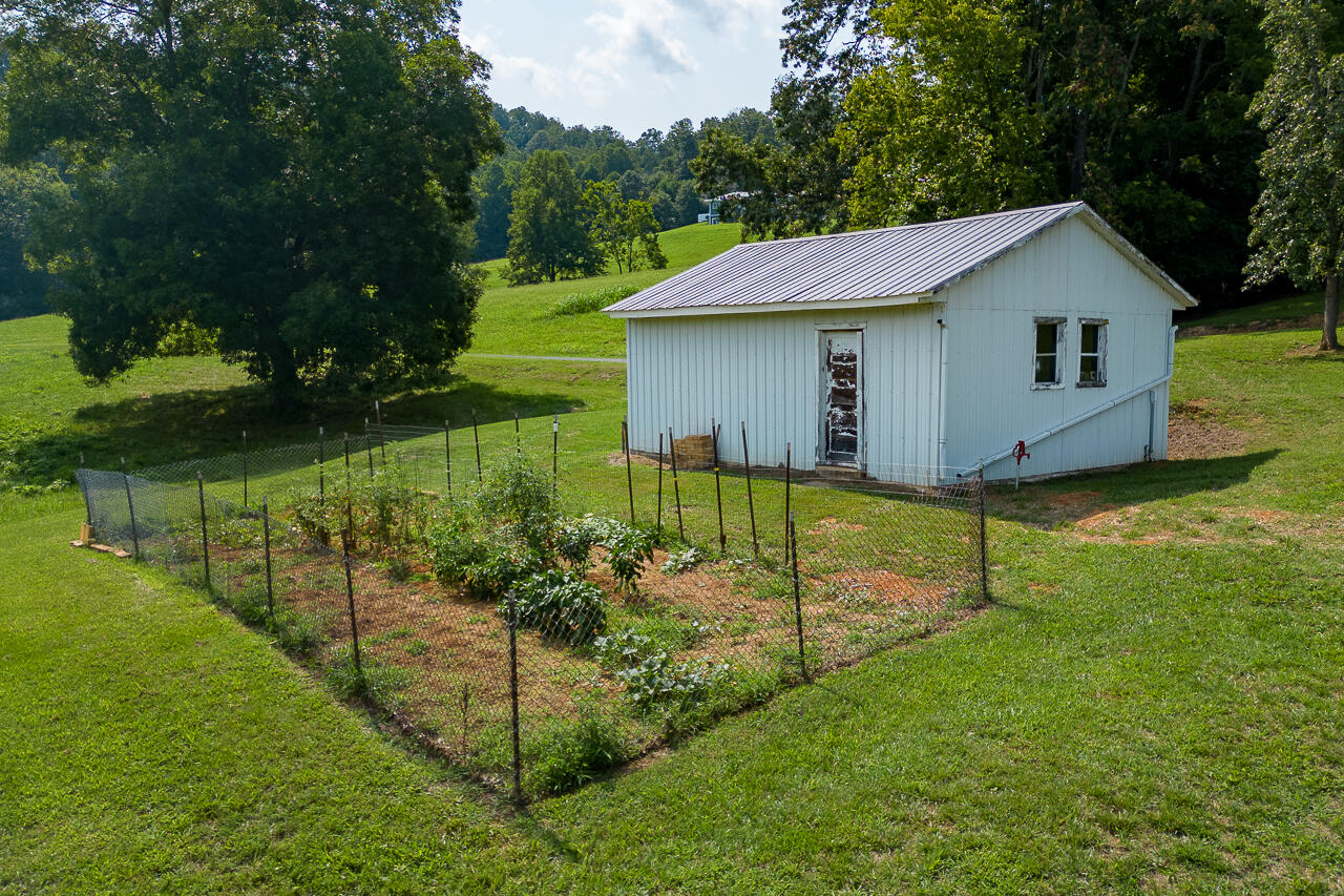 89 Claytor Ln