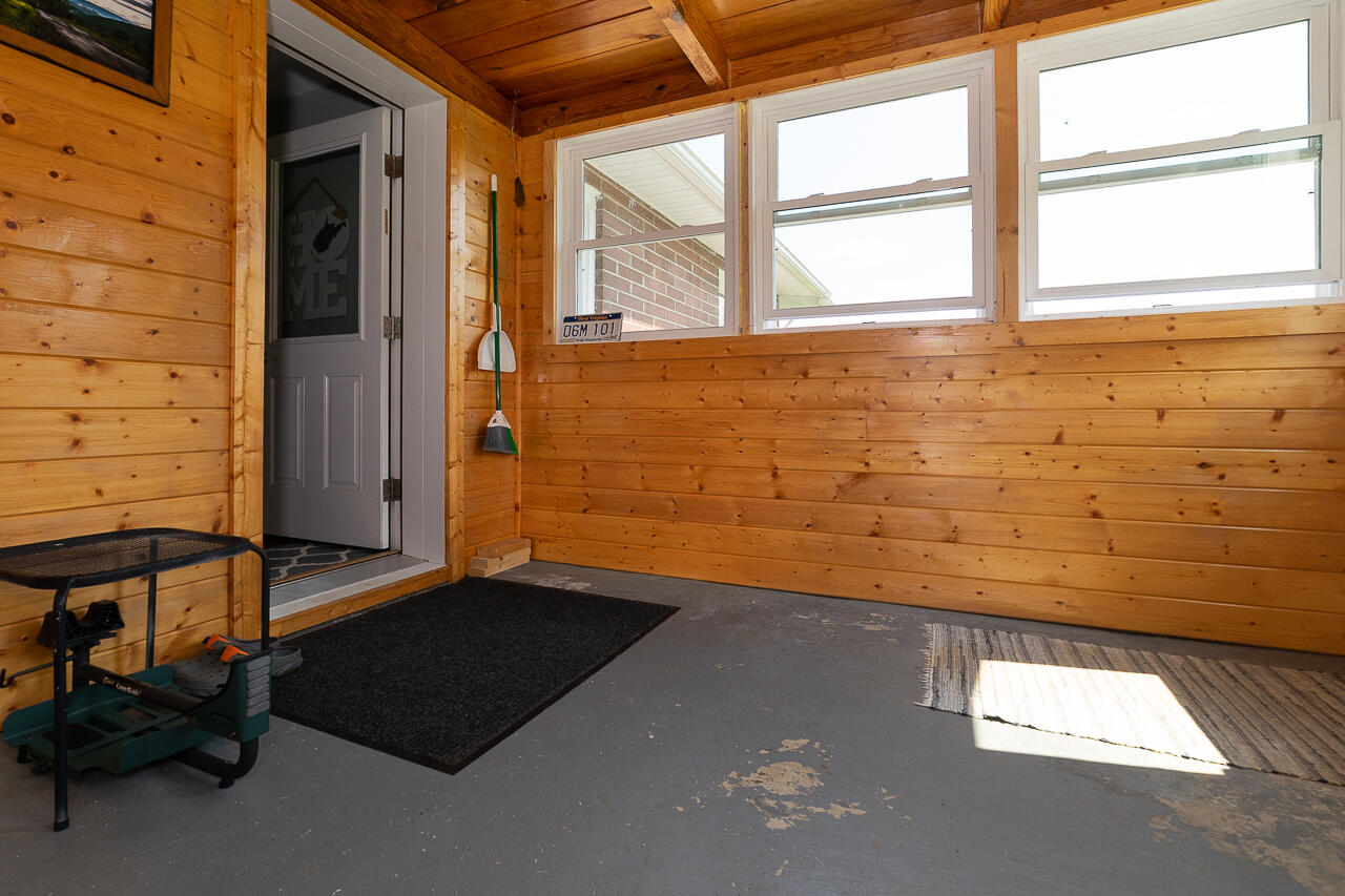 89 Claytor Ln