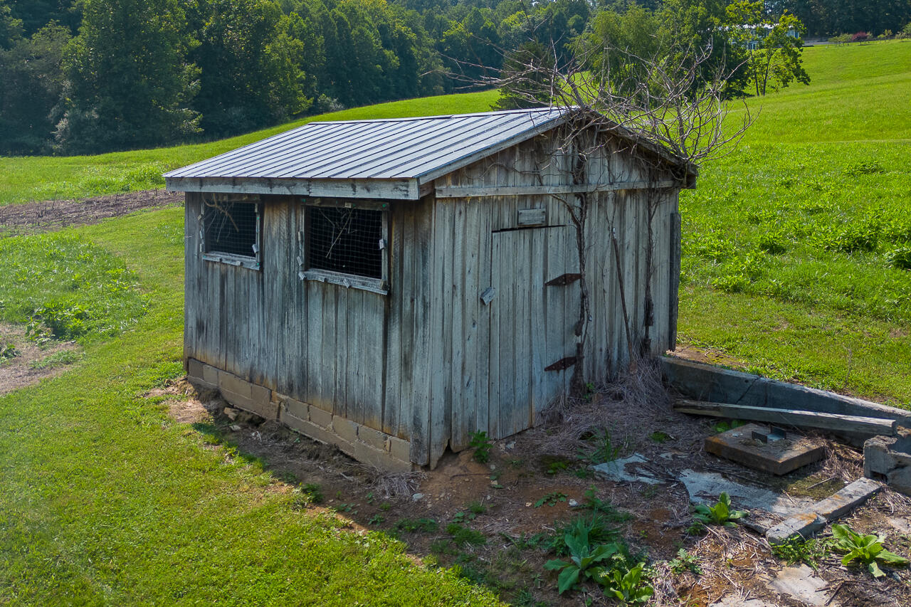 89 Claytor Ln