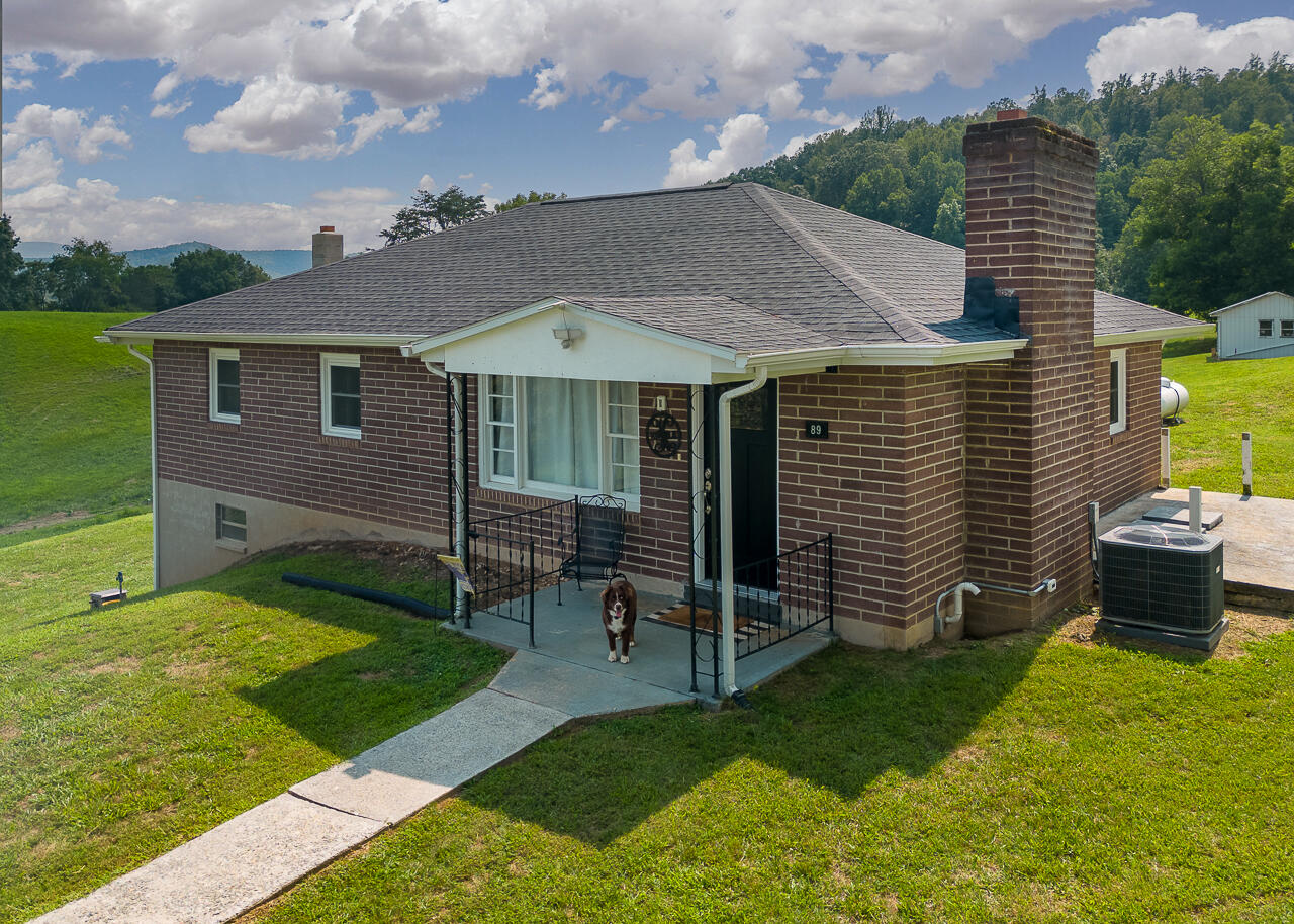 89 Claytor Ln