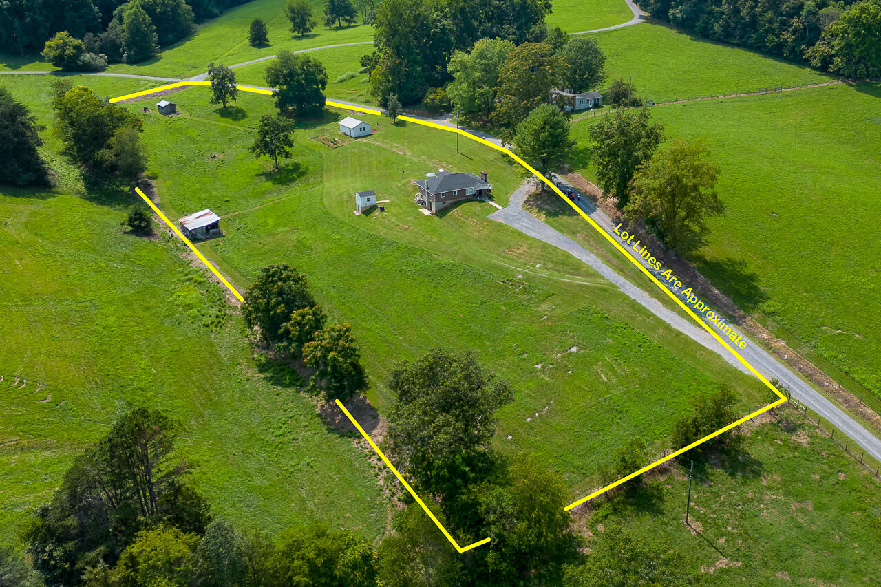 89 Claytor Ln