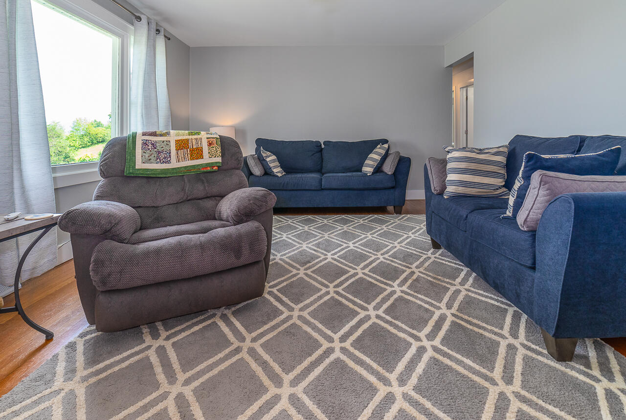 89 Claytor Ln