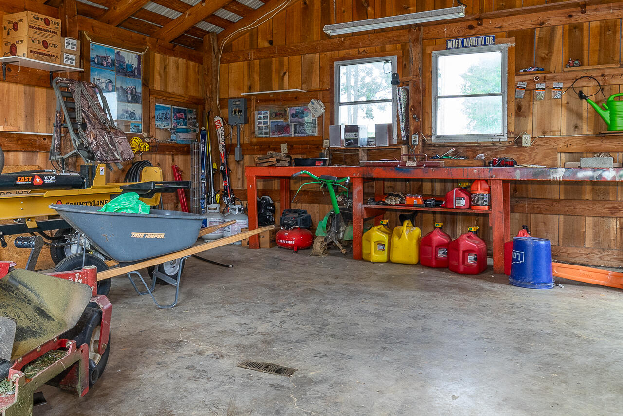 89 Claytor Ln
