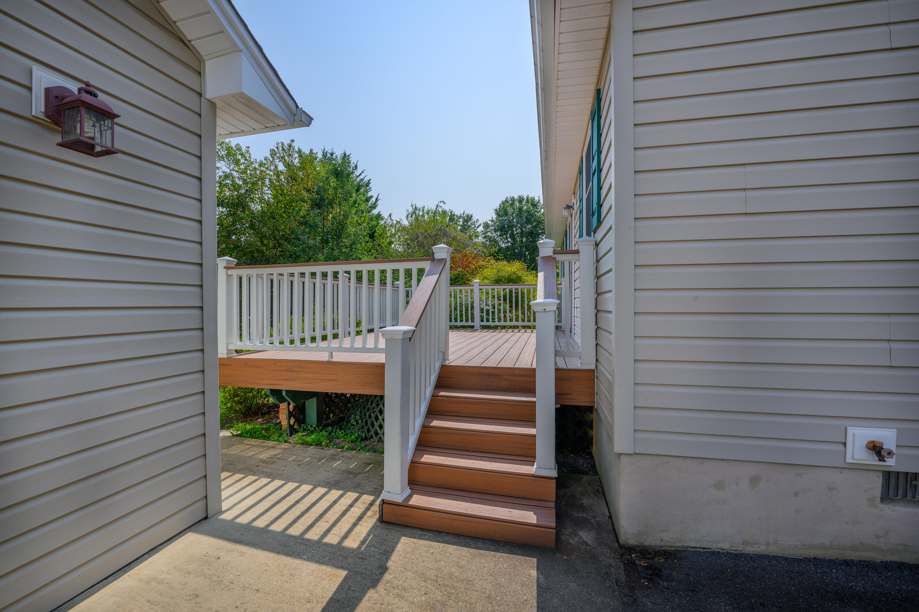 15 Poyntz Place