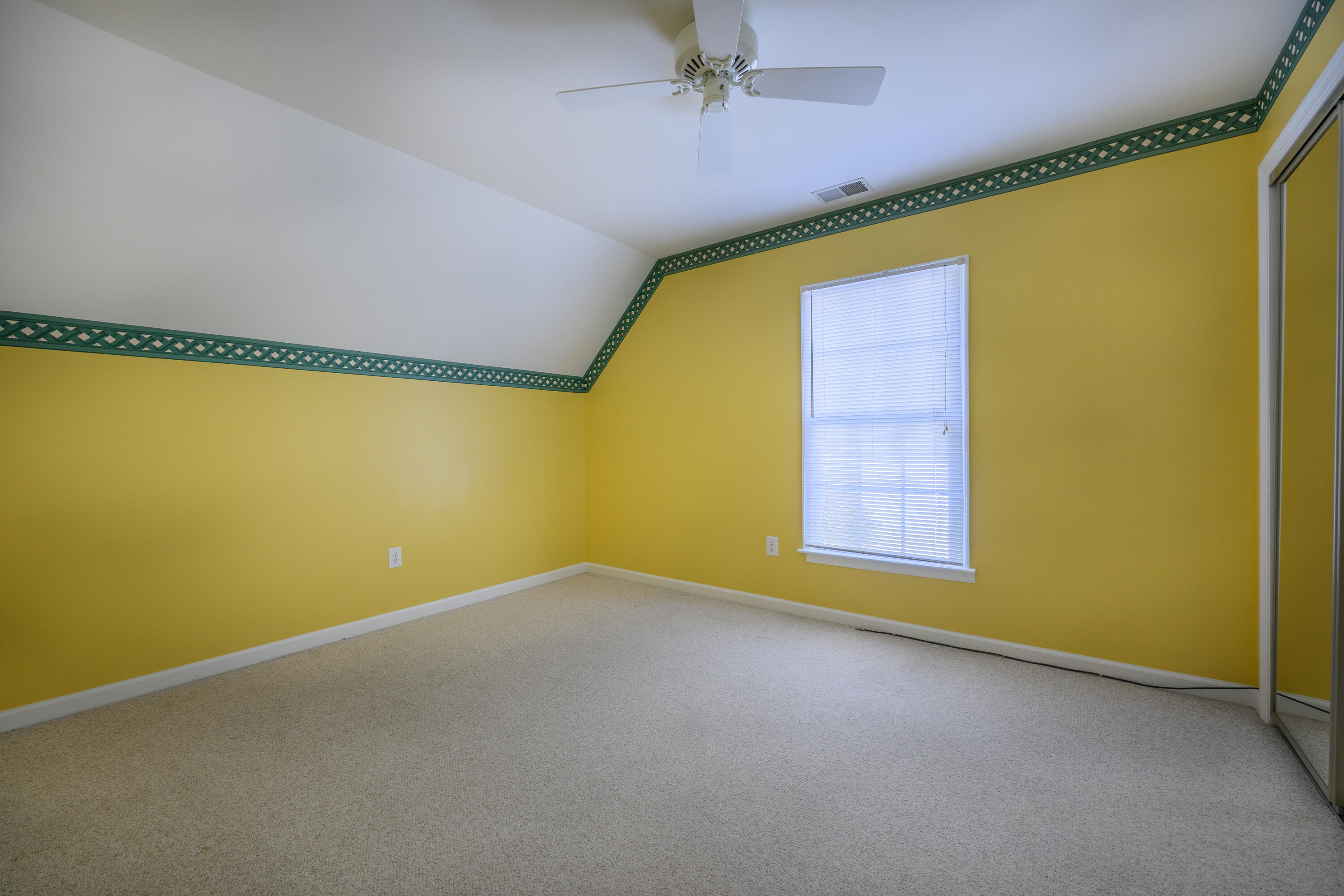 15 Poyntz Place