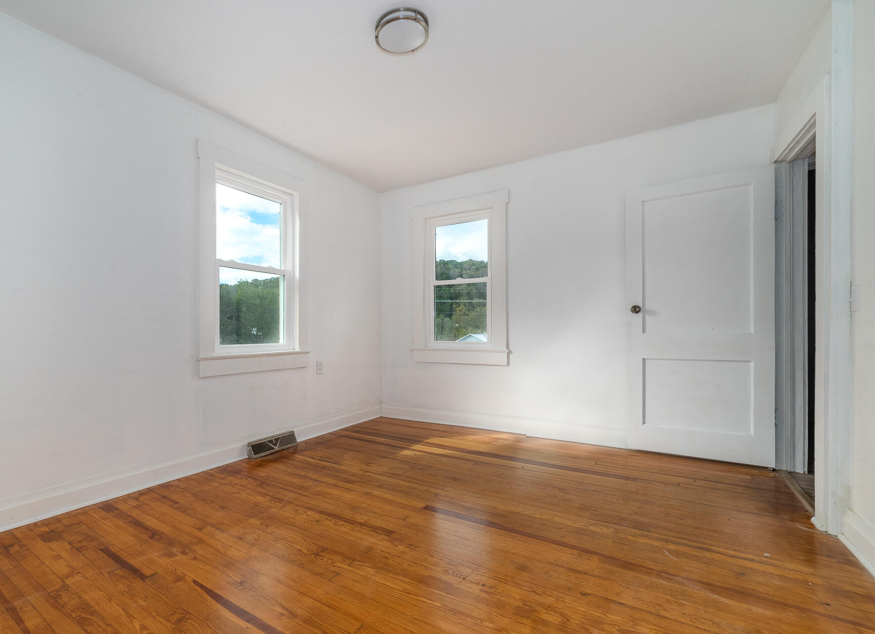 93 Cameron St