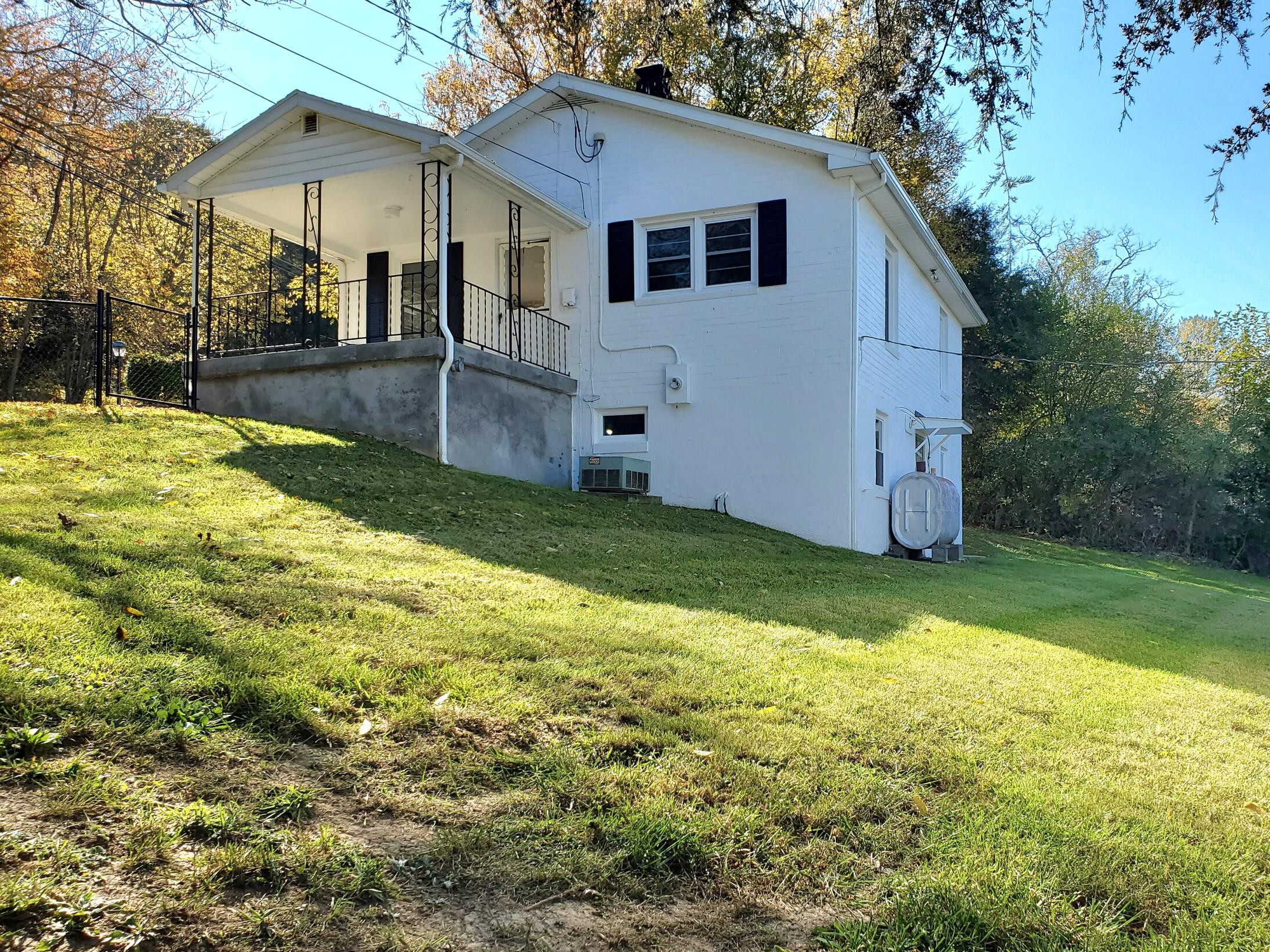 300 Wesley Chapel Rd