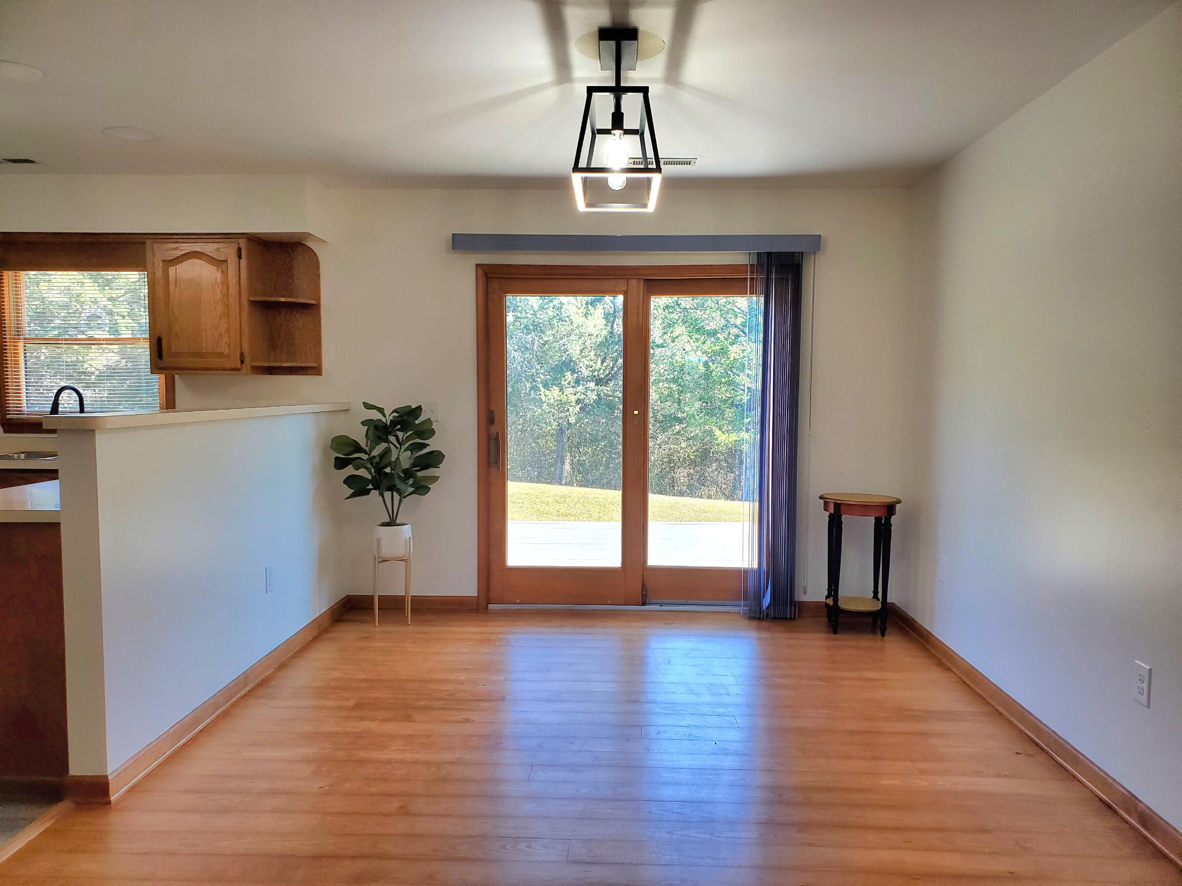 883 Collierstown Rd