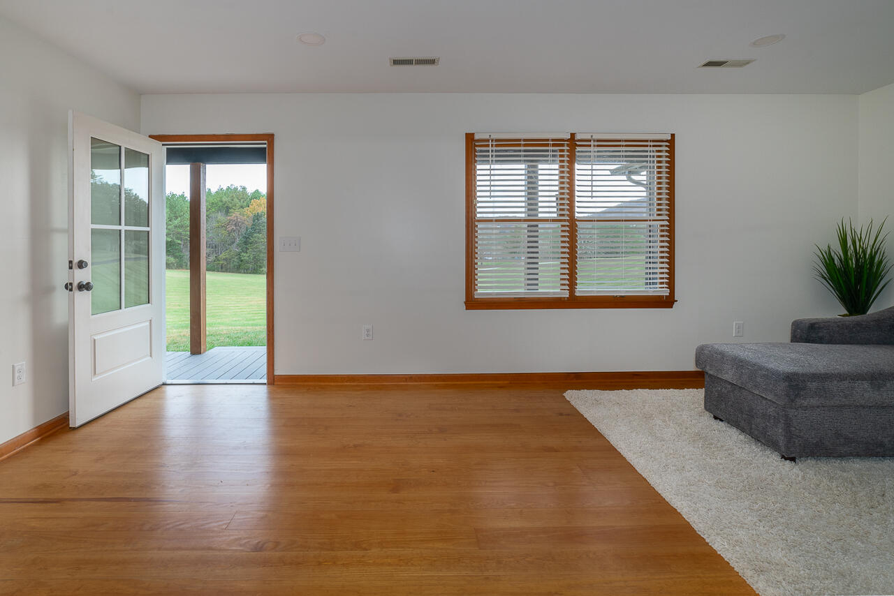 883 Collierstown Rd