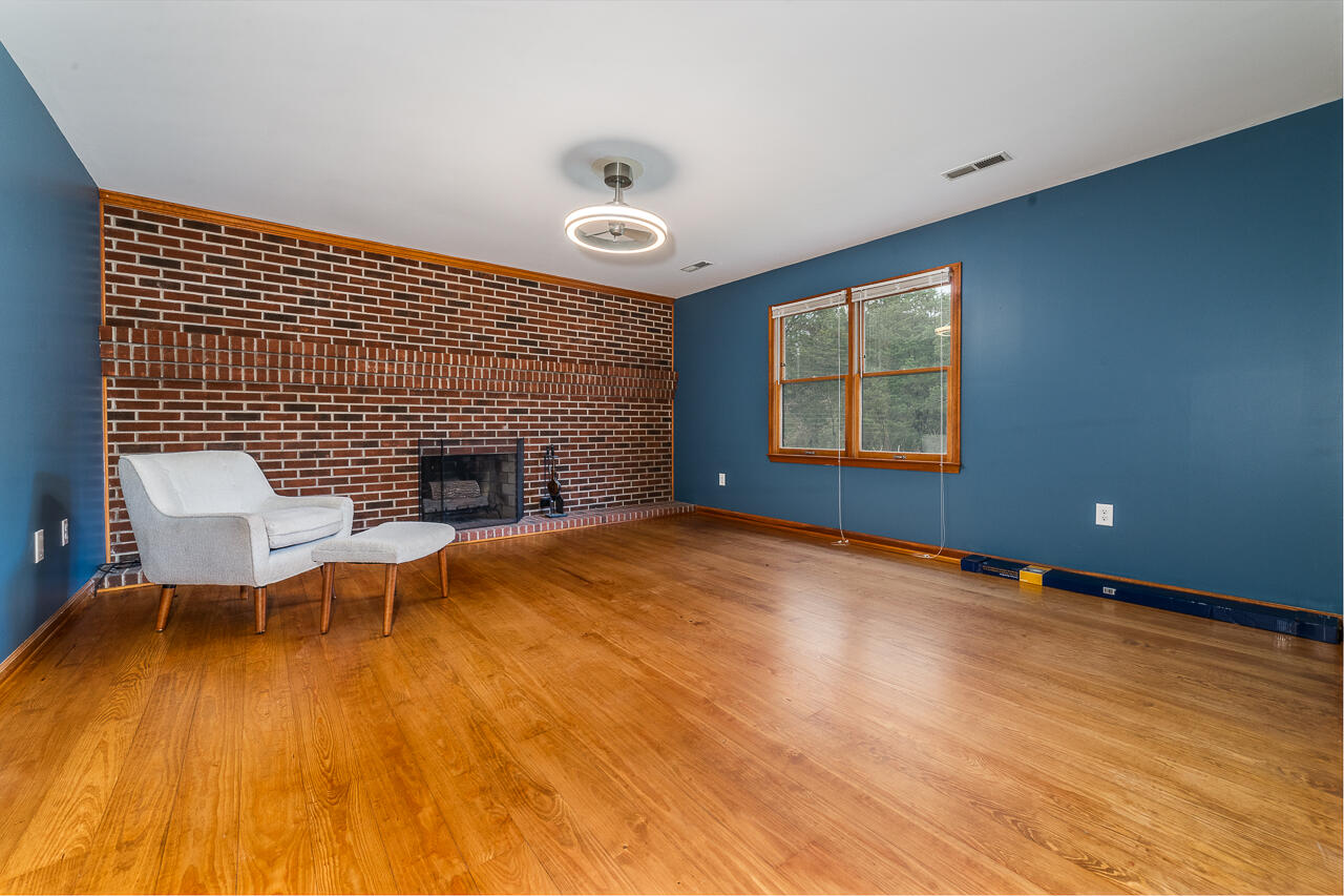 883 Collierstown Rd