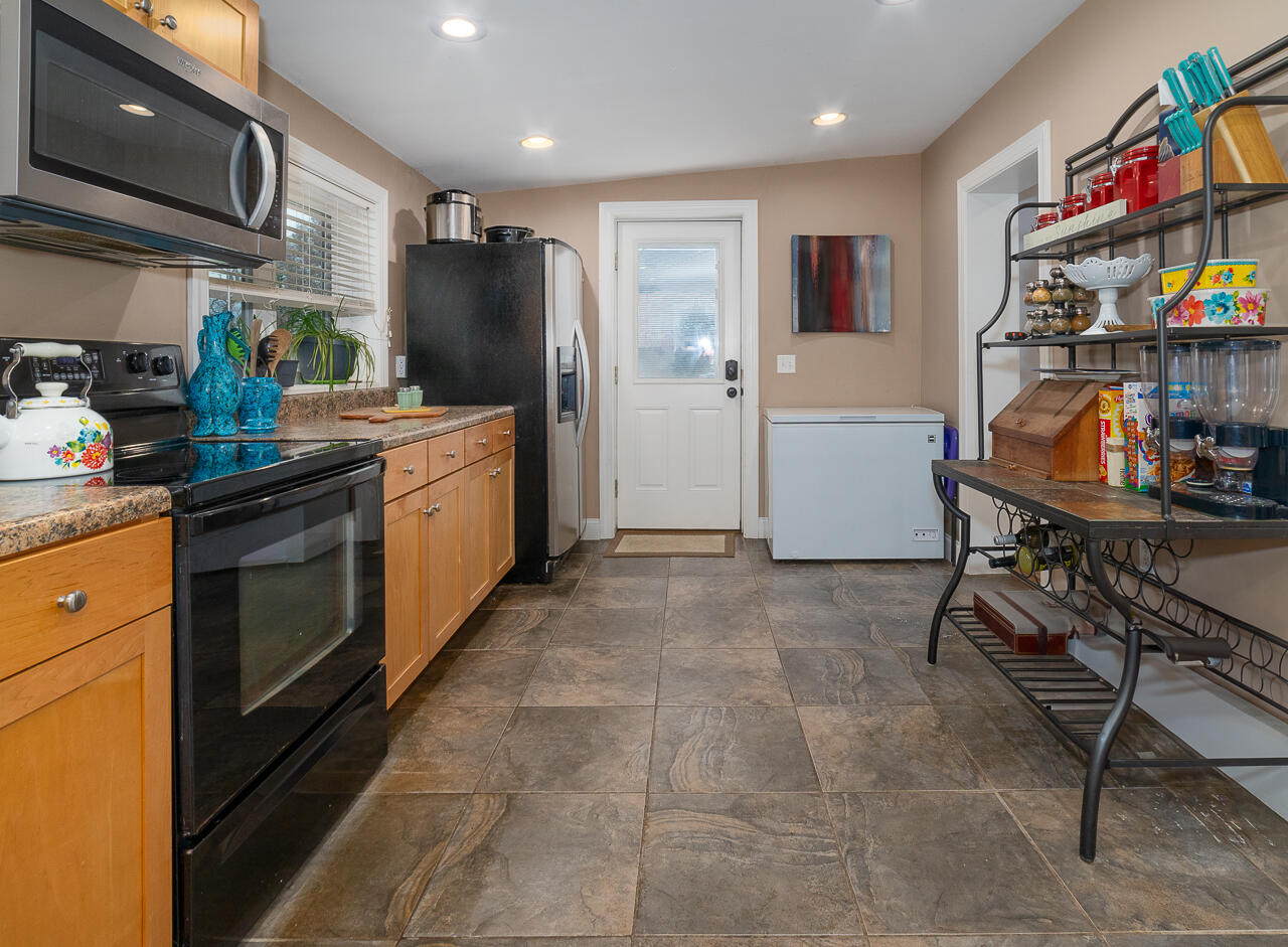378 Flower Ln