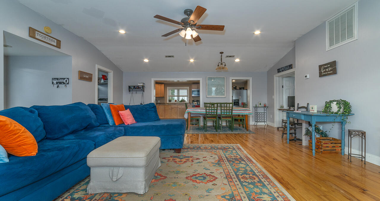 378 Flower Ln