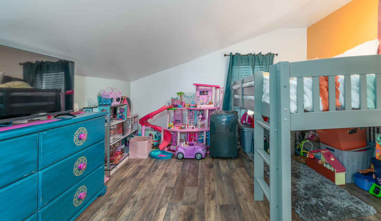 378 Flower Ln